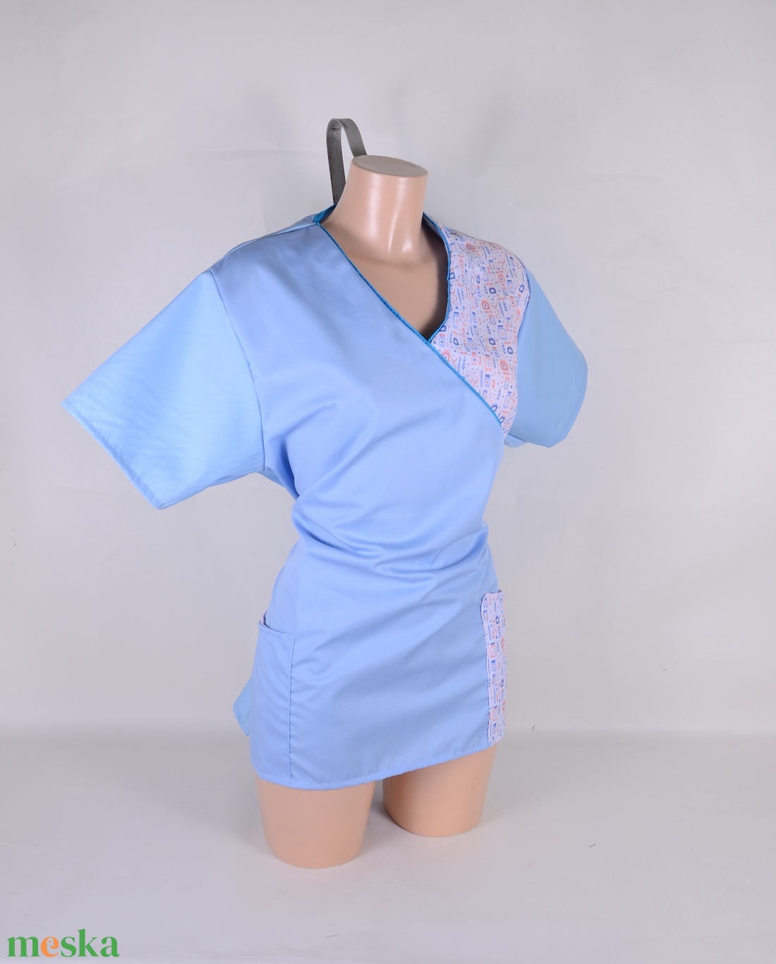Doki mintás tunika egészségügyi/óvónői/szépségipari munkaruha - ruha & divat - munkaruha - Meska.hu