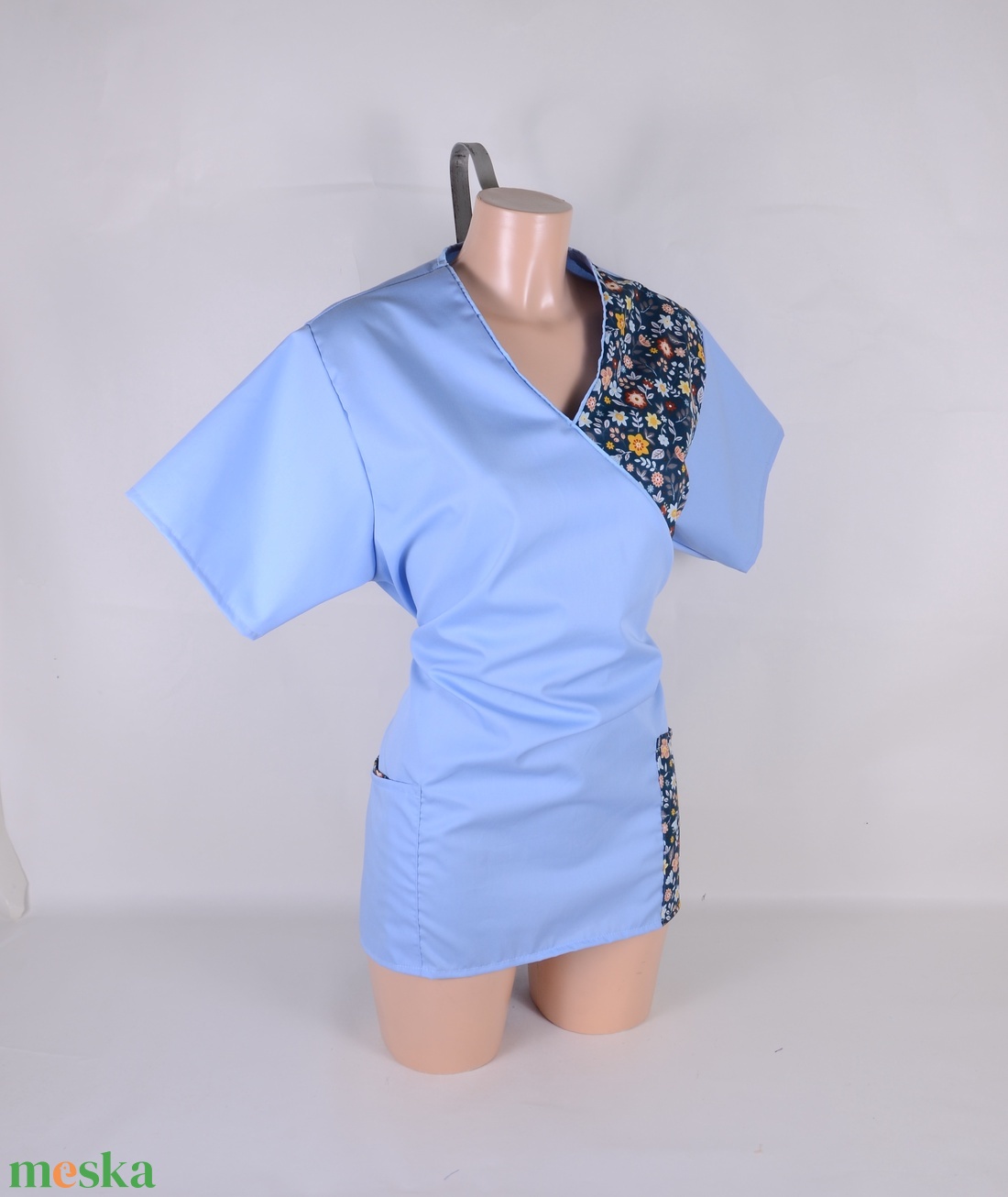 Virág mintás tunika egészségügyi/óvónői/szépségipari munkaruha - ruha & divat - munkaruha - Meska.hu