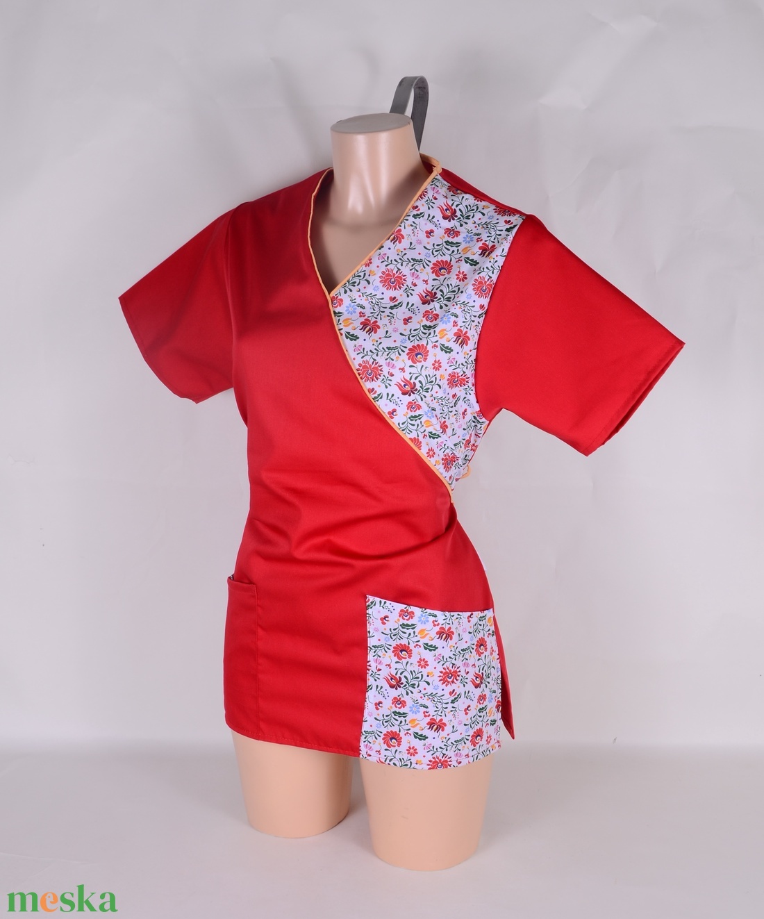 Matyó mintás tunika egészségügyi/óvónői/szépségipari munkaruha - ruha & divat - munkaruha - Meska.hu