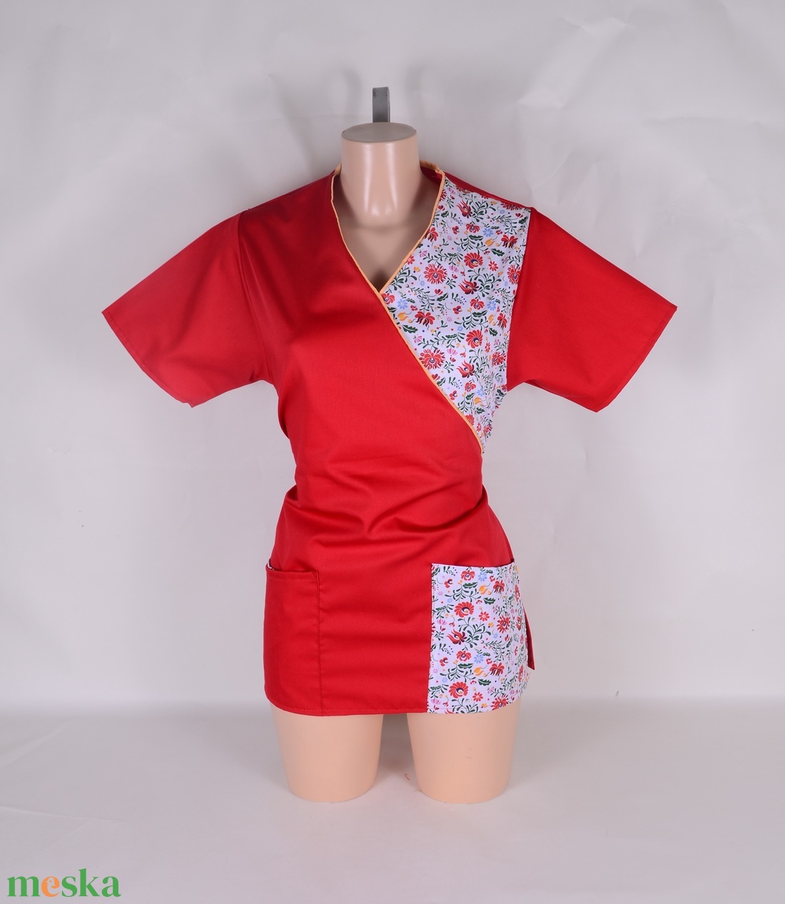 Matyó mintás tunika egészségügyi/óvónői/szépségipari munkaruha - ruha & divat - munkaruha - Meska.hu