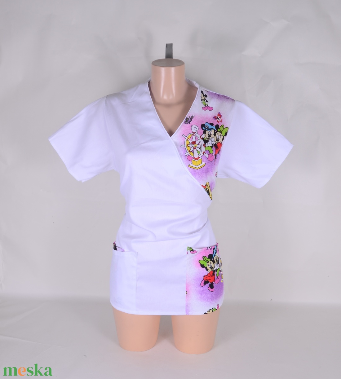 Mickey és Minnie mintás tunika egészségügyi/óvónői/szépségipari munkaruha - ruha & divat - munkaruha - Meska.hu