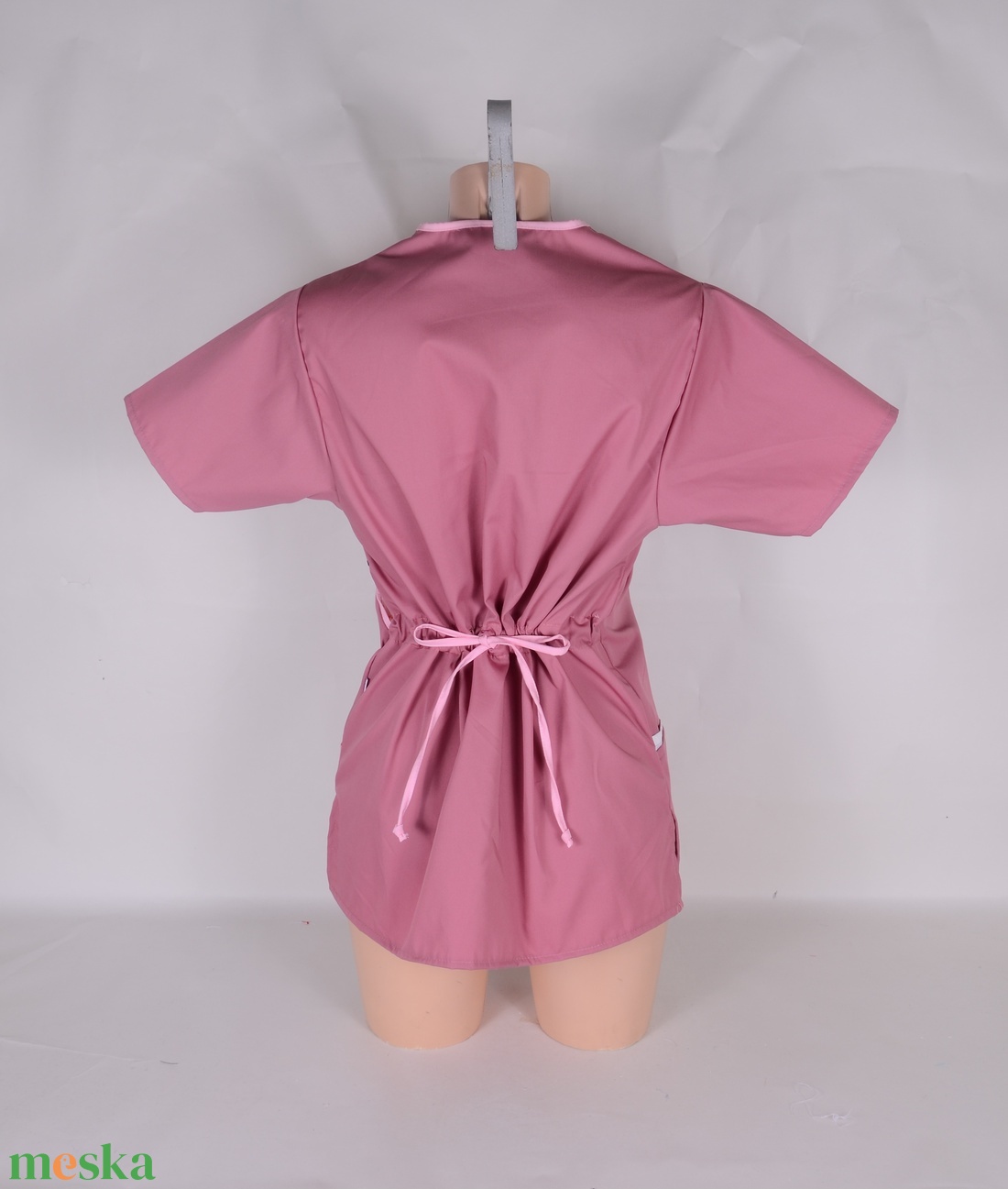 Mályva cseresznyevirág mintás tunika egészségügyi/óvónői/szépségipari munkaruha - ruha & divat - munkaruha - Meska.hu