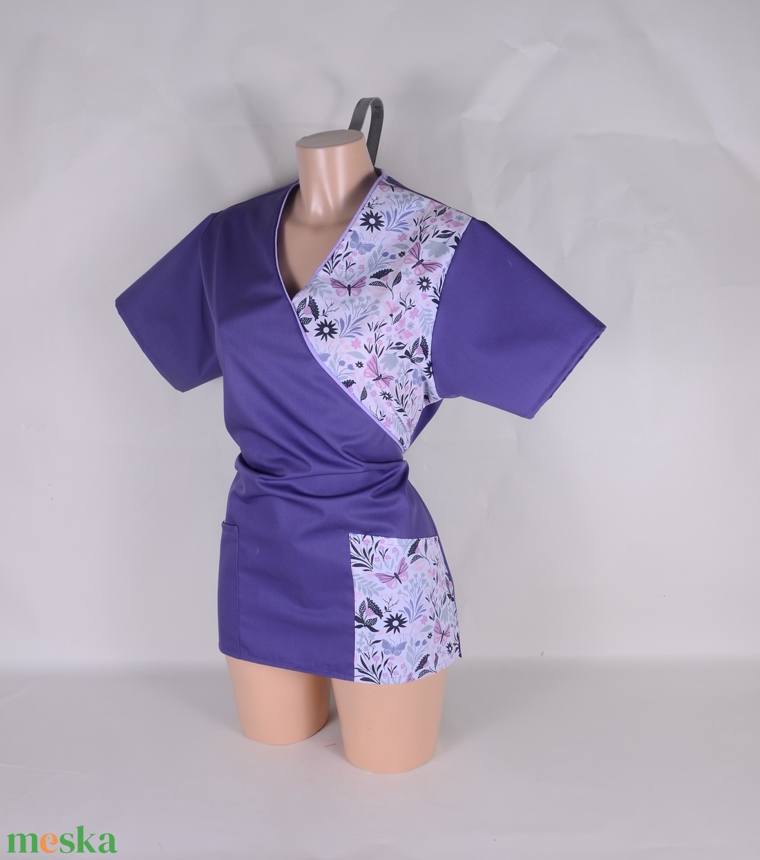 Virág és lepke mintás tunika egészségügyi/óvónői/szépségipari munkaruha - ruha & divat - munkaruha - Meska.hu