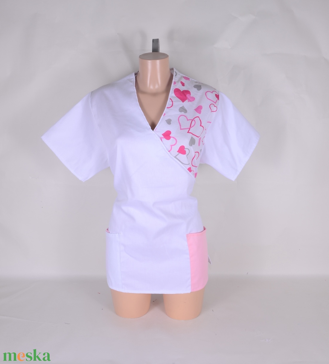 Szív mintás tunika egészségügyi/óvónői/szépségipari munkaruha - ruha & divat - munkaruha - Meska.hu