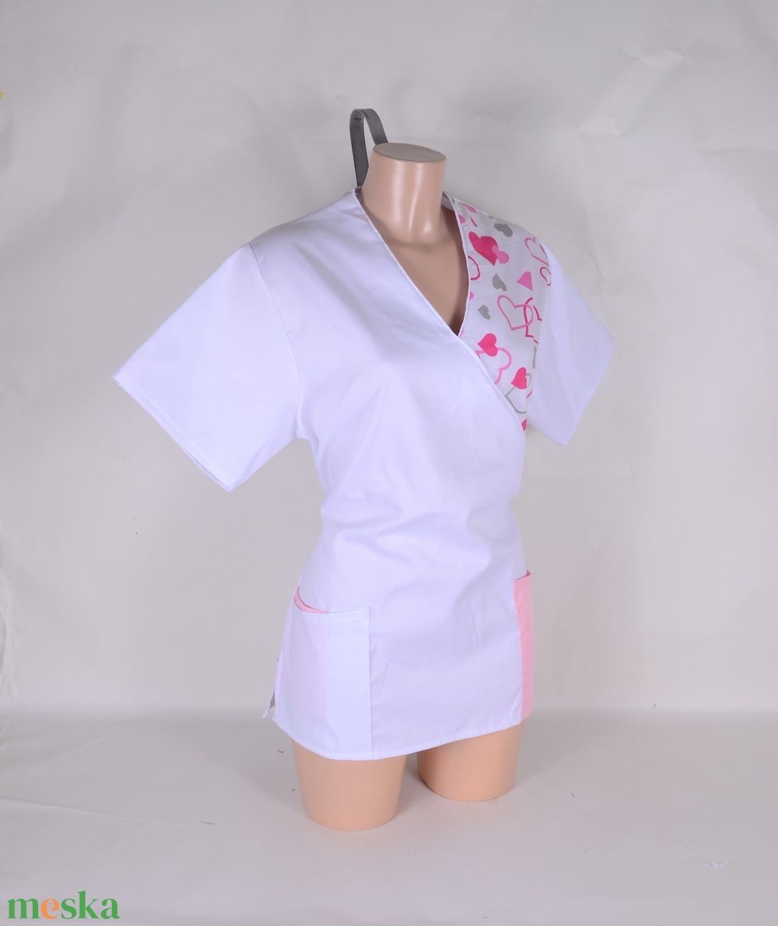 Szív mintás tunika egészségügyi/óvónői/szépségipari munkaruha - ruha & divat - munkaruha - Meska.hu