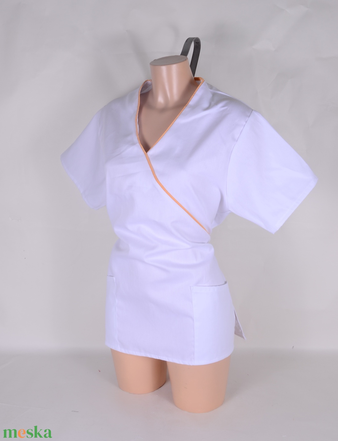 Fehér tunika egészségügyi/óvónői/szépségipari munkaruha - ruha & divat - munkaruha - Meska.hu