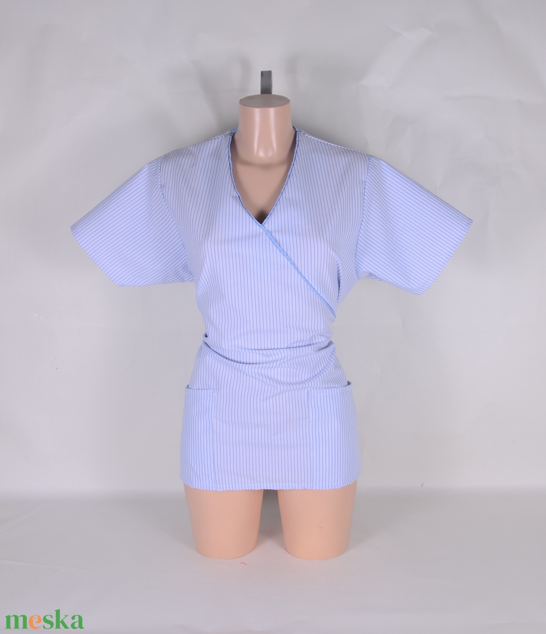 Kék csíkos díszítéssel egészségügyi/óvónői/szépségipari munkaruha - ruha & divat - munkaruha - Meska.hu