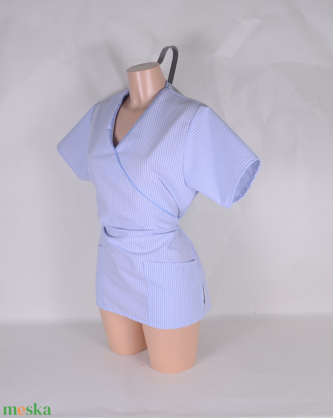 Kék csíkos díszítéssel egészségügyi/óvónői/szépségipari munkaruha - ruha & divat - munkaruha - Meska.hu