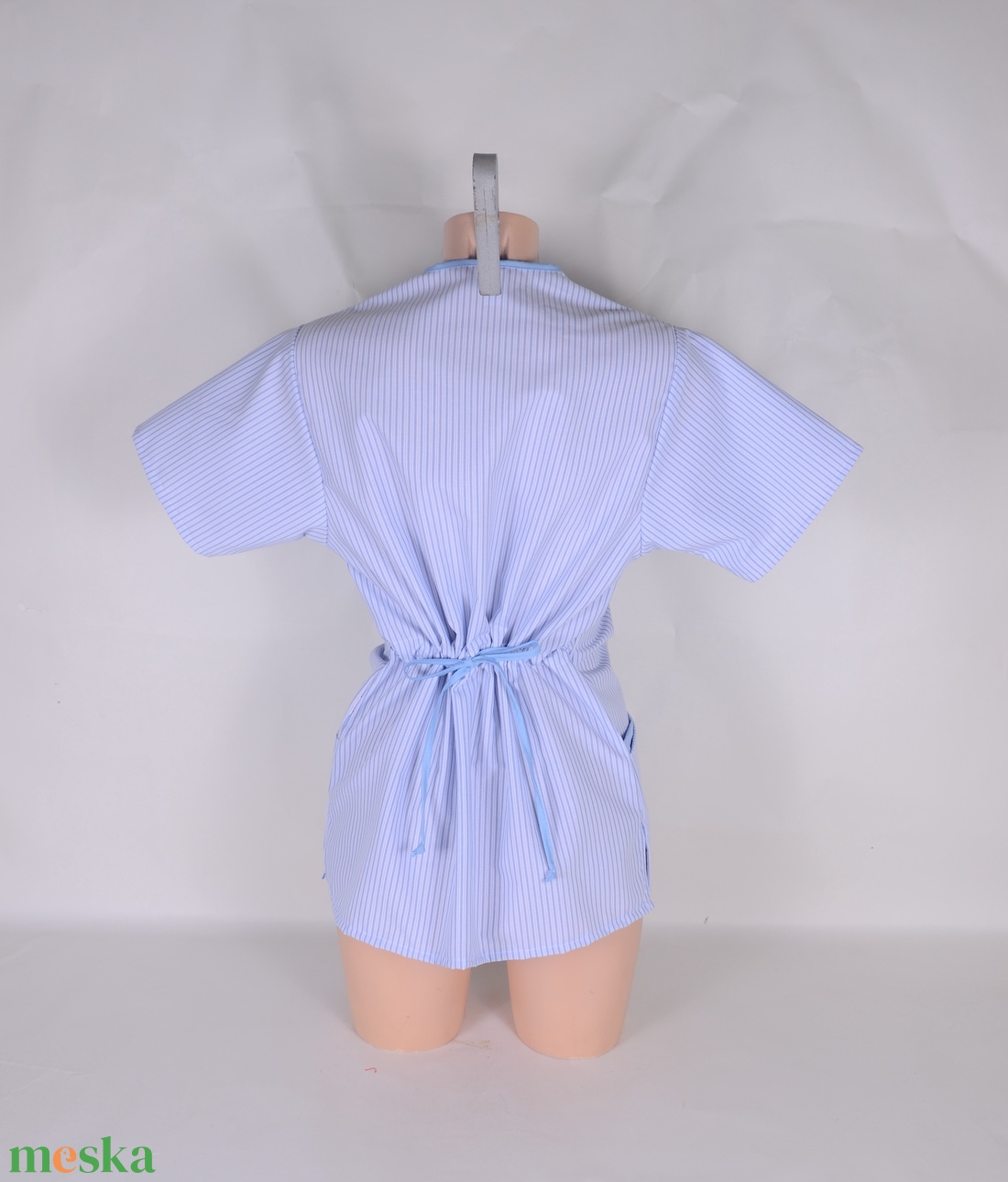 Kék csíkos díszítéssel egészségügyi/óvónői/szépségipari munkaruha - ruha & divat - munkaruha - Meska.hu