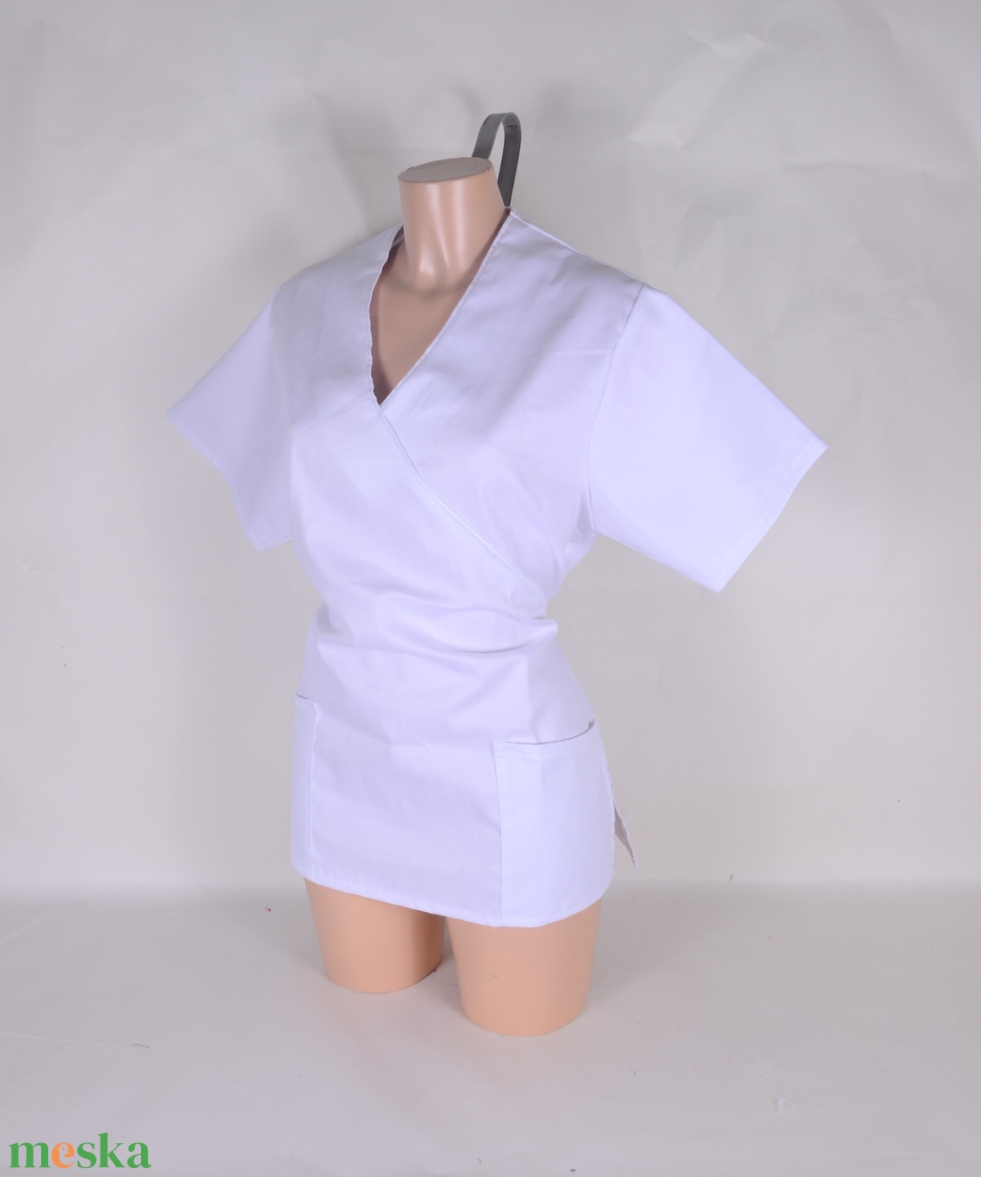 Fehér tunika egészségügyi/óvónői/szépségipari munkaruha - ruha & divat - munkaruha - Meska.hu