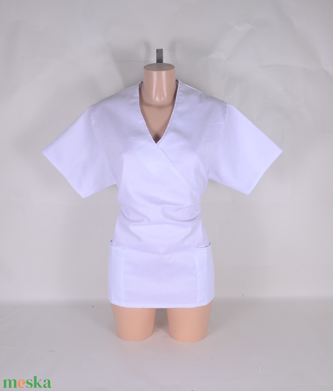 Fehér tunika egészségügyi/óvónői/szépségipari munkaruha - ruha & divat - munkaruha - Meska.hu