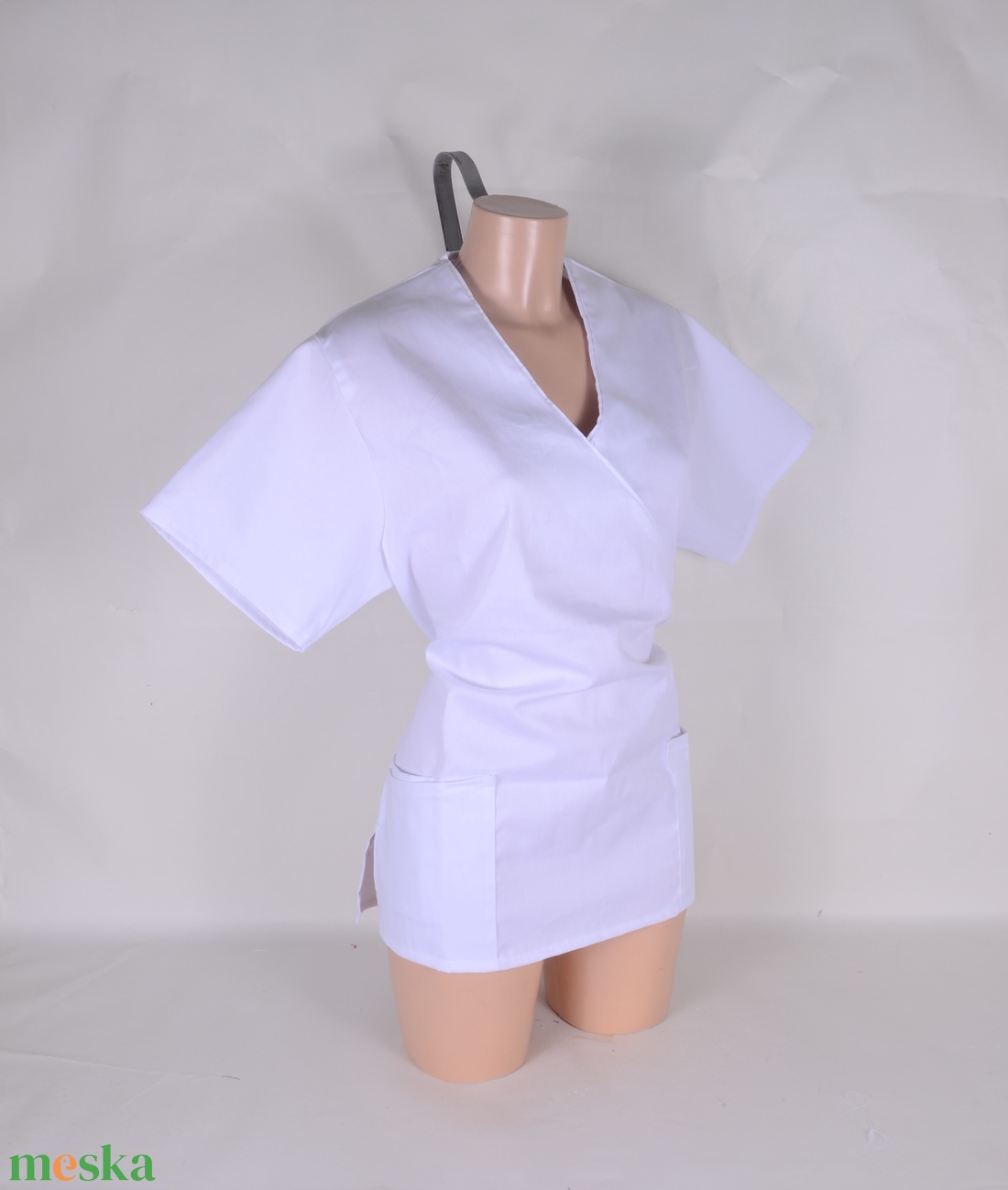 Fehér tunika egészségügyi/óvónői/szépségipari munkaruha - ruha & divat - munkaruha - Meska.hu