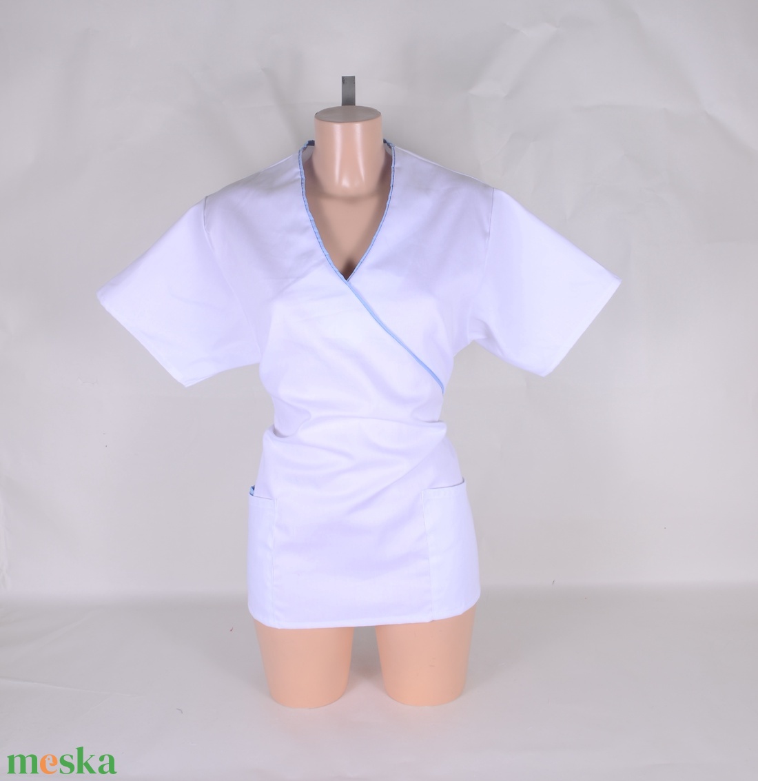 Fehér, kék paszpol tunika egészségügyi/óvónői/szépségipari munkaruha - ruha & divat - munkaruha - Meska.hu