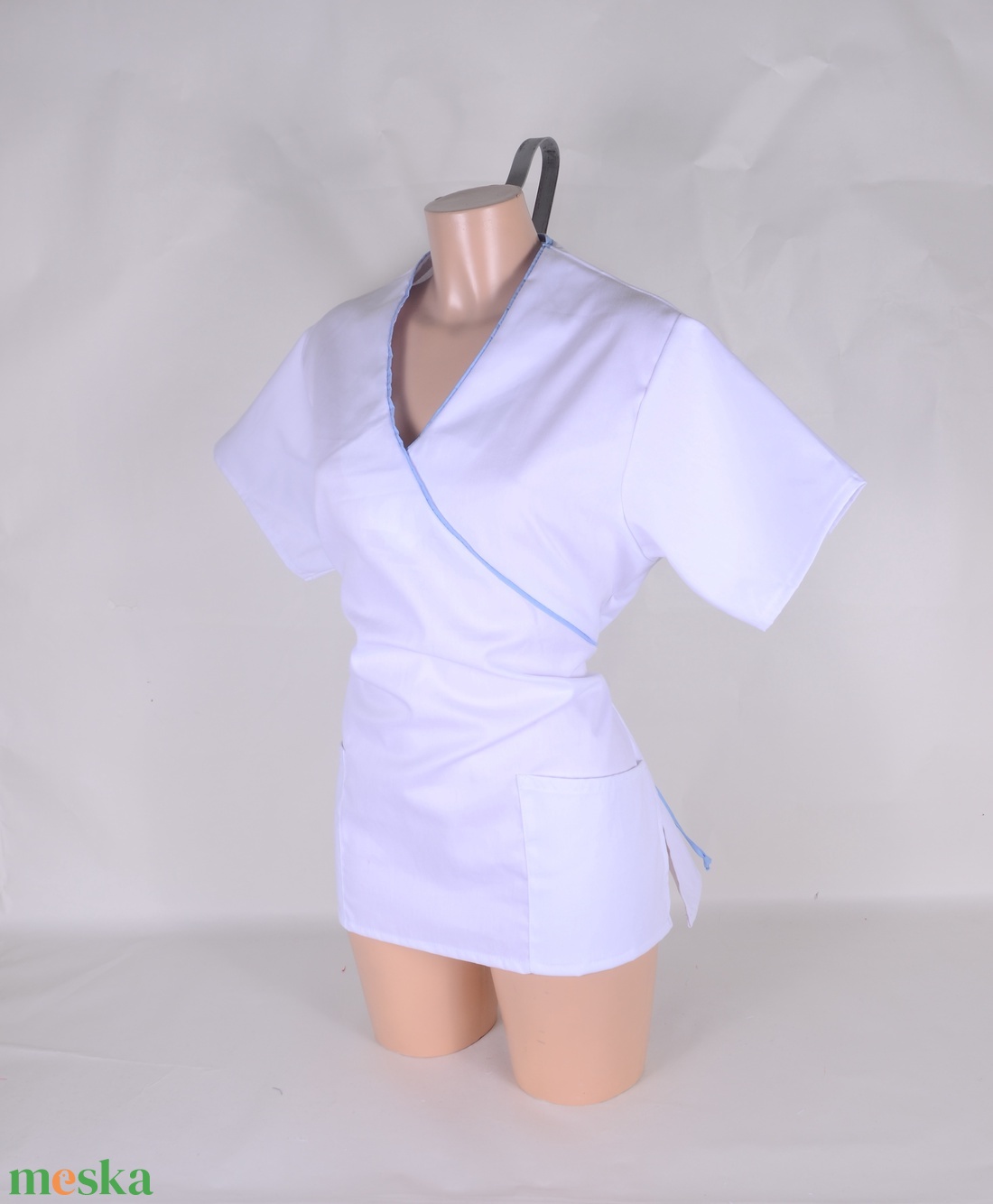 Fehér, kék paszpol tunika egészségügyi/óvónői/szépségipari munkaruha - ruha & divat - munkaruha - Meska.hu