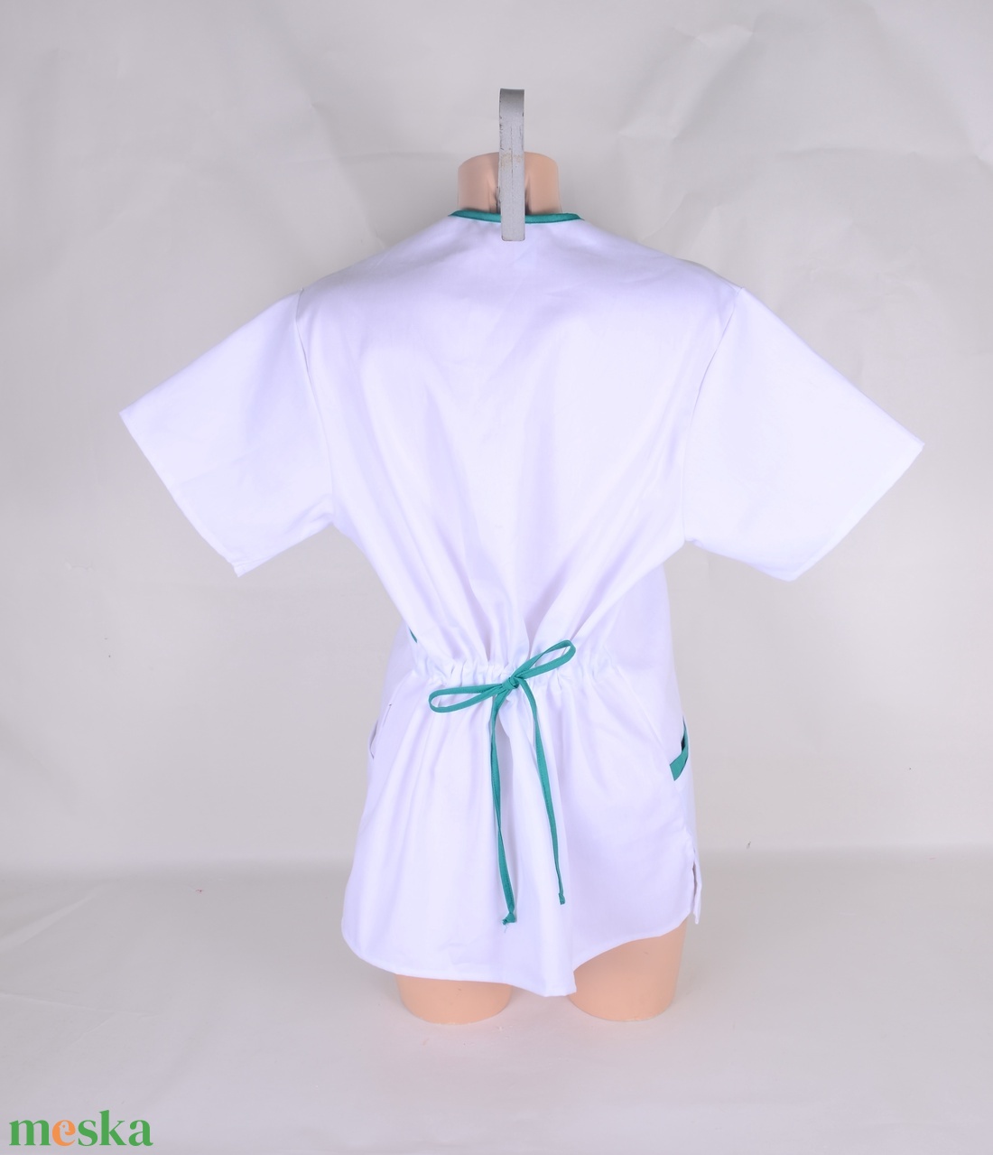 Fehér tengerzöld paszpol tunika egészségügyi/óvónői/szépségipari munkaruha - ruha & divat - munkaruha - Meska.hu