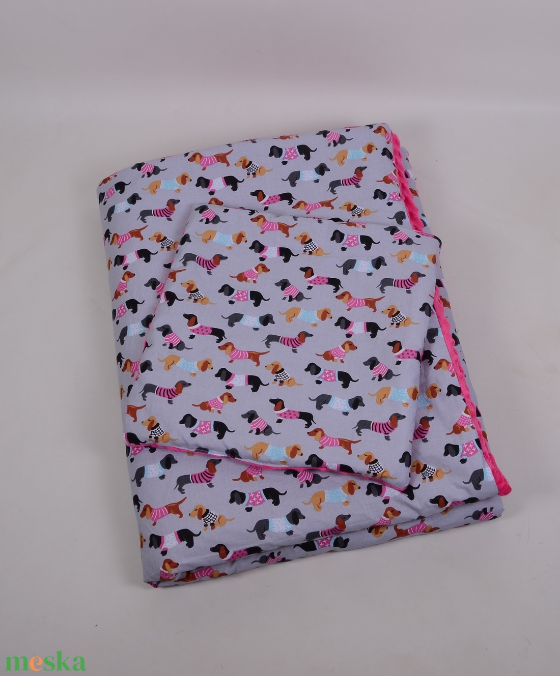 Tacskó pinkkel Ágynemű babának vagy oviba - baba - mama - baba ágynemű - babatakaró, gyerek pléd - Meska.hu