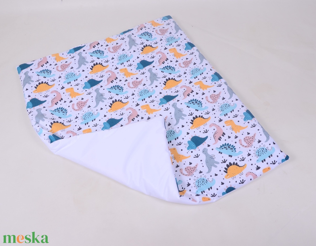 Dínó mintás pelenkázó alátét - baba - mama - pelenkázó, babafürdető kellékek - pelenkázó alátét - Meska.hu