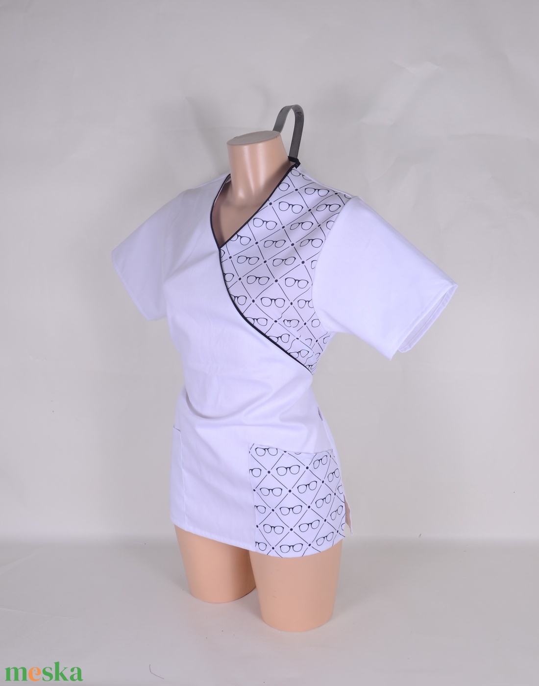 Szemüveg egészségügyi/óvónői/szépségipari munkaruha tunika és/vagy nadrág - ruha & divat - munkaruha - Meska.hu