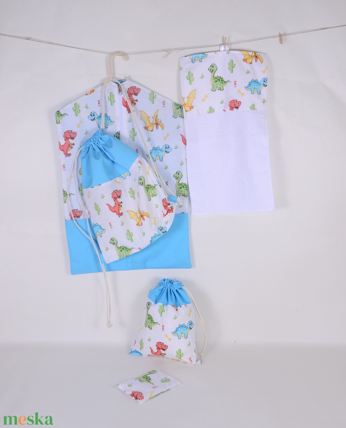 Dínó türkízkék ovis ruhazsák szett 5 db-os - játék & sport - ovis felszerelés - ovis zsák - Meska.hu