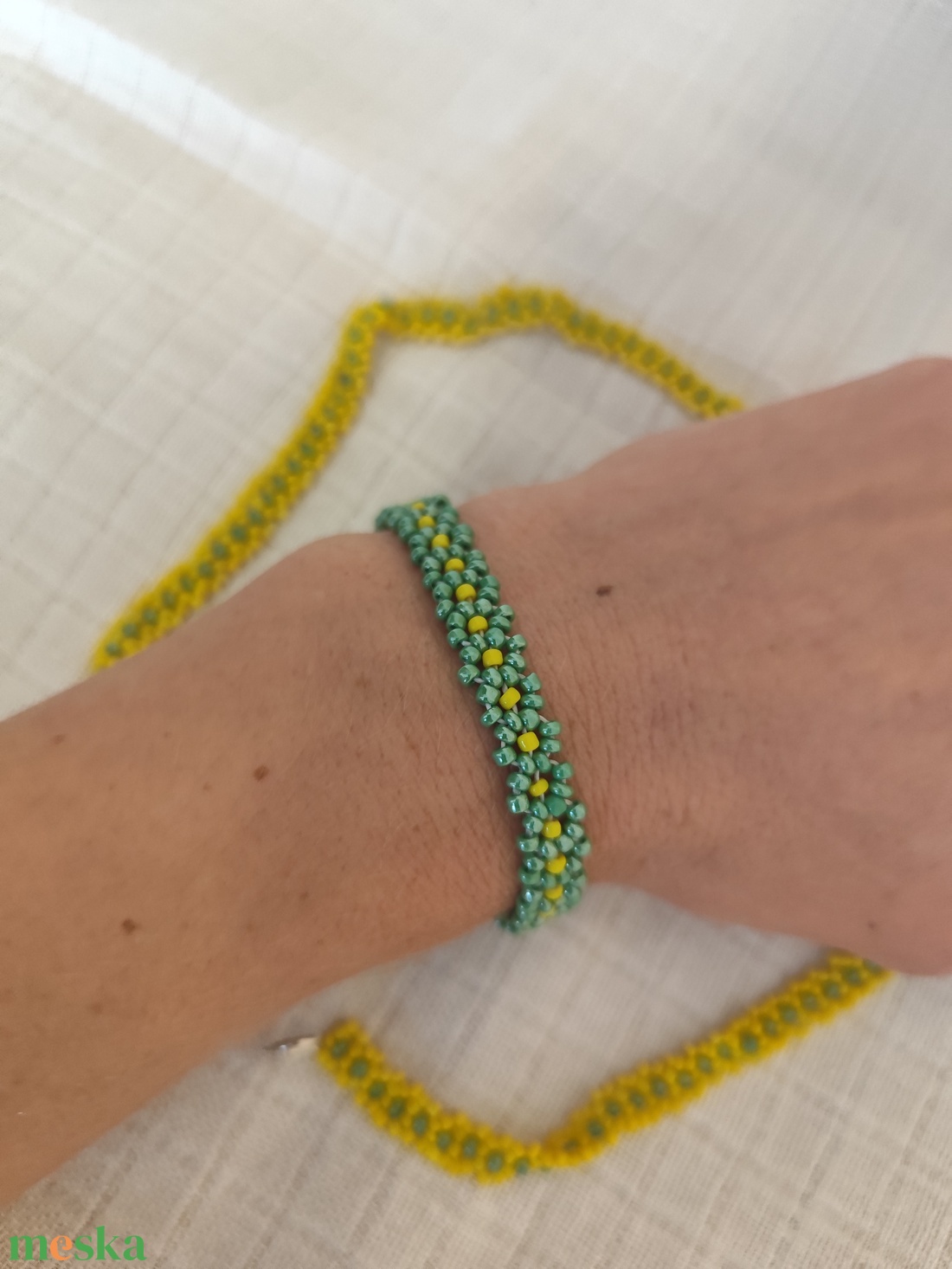 Kis virágos gyöngy nyaklánc és karkötő  - ékszer - ékszerszett - Meska.hu Kis virágos gyöngy nyaklánc és karkötő  - ékszer - ékszerszett - Meska.hu