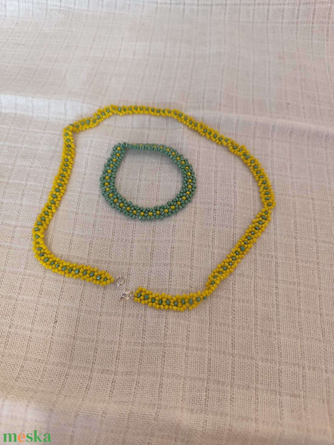 Kis virágos gyöngy nyaklánc és karkötő  - ékszer - ékszerszett - Meska.hu Kis virágos gyöngy nyaklánc és karkötő  - ékszer - ékszerszett - Meska.hu