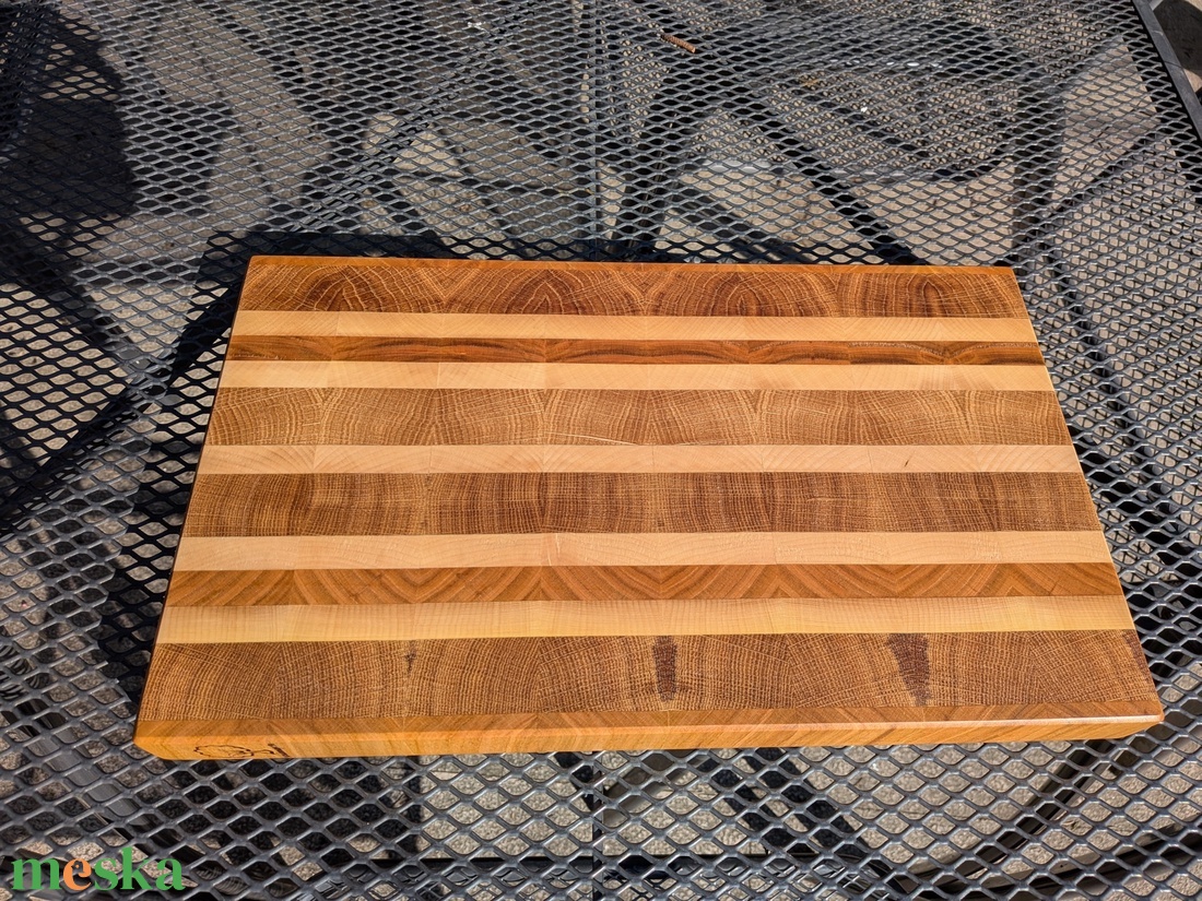 Bütüs vágódeszka � Késbarát és tartós � Természetes védelemmel - otthon & életmód - konyhafelszerelés, tálalás - sütés, főzés - vágódeszka - Meska.hu