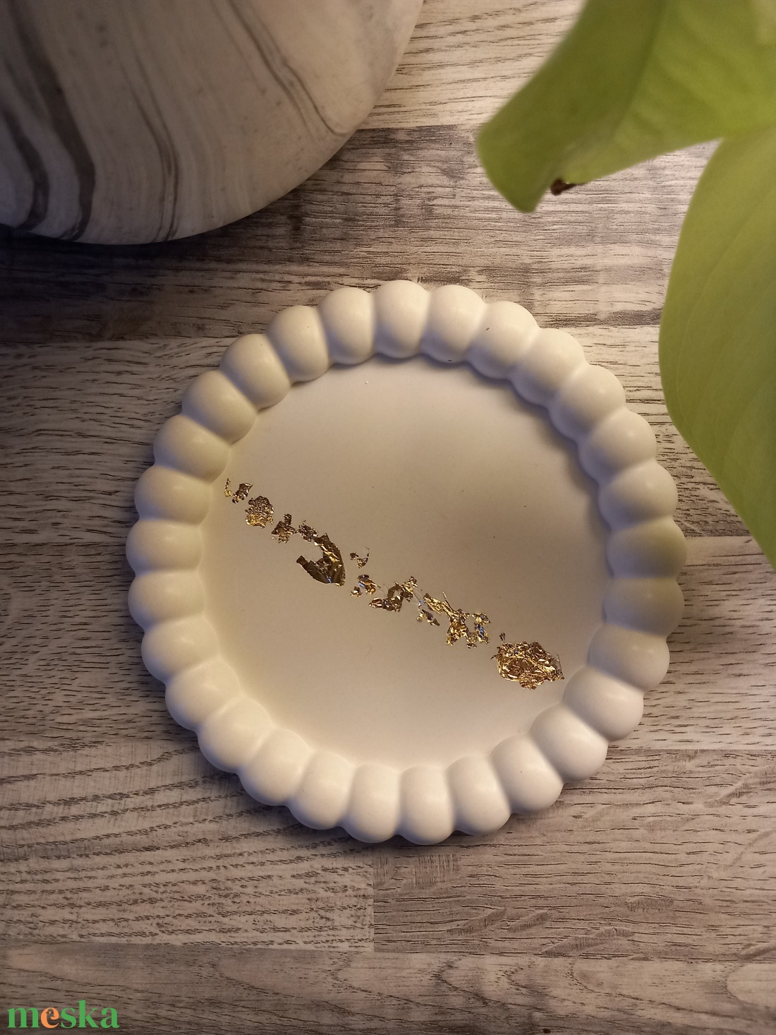 Fehér tál arany díszítéssel - ékszer - ékszertartó - ékszertartó tál - Meska.hu Fehér tál arany díszítéssel - ékszer - ékszertartó - ékszertartó tál - Meska.hu
