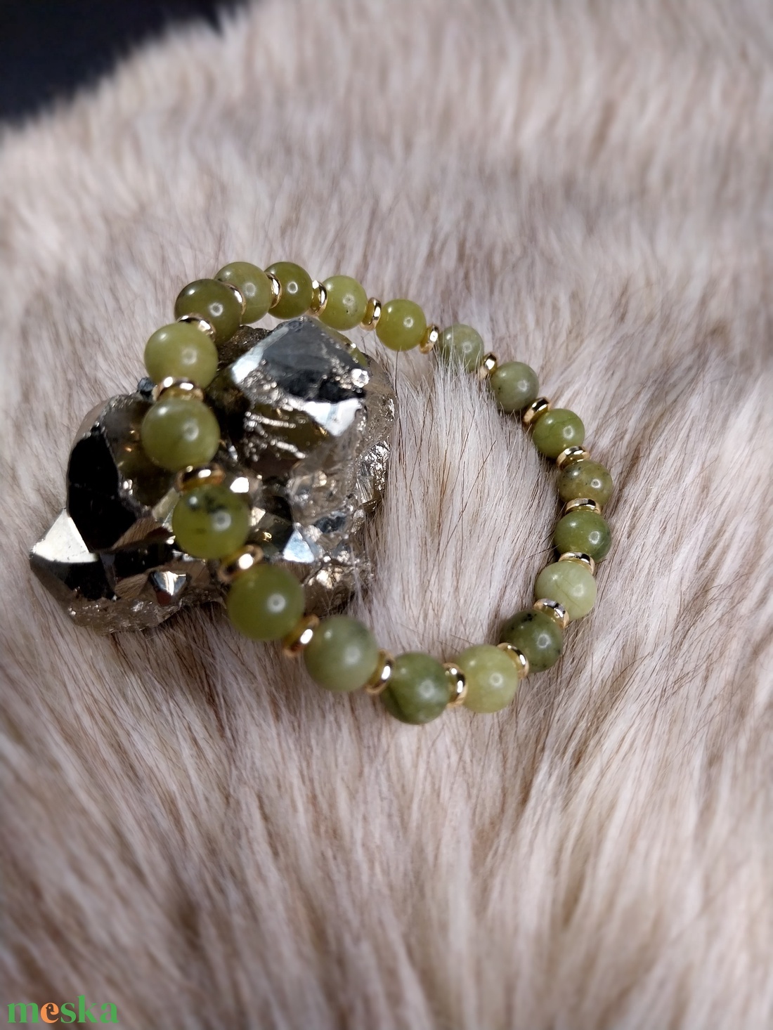 Peridot és arany hematit 6 mm-es karkötő - ékszer - karkötő - gyöngyös karkötő - Meska.hu Peridot és arany hematit 6 mm-es karkötő - ékszer - karkötő - gyöngyös karkötő - Meska.hu
