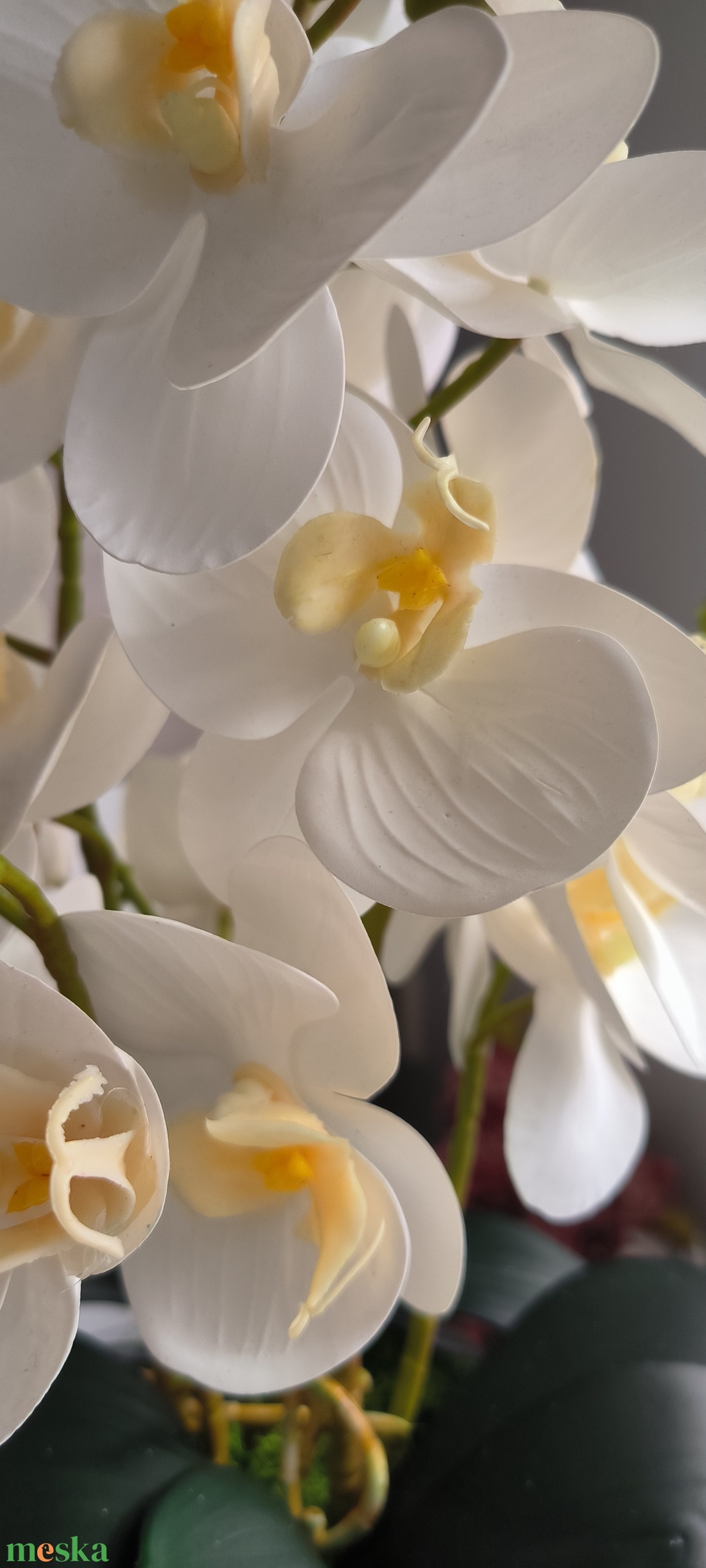 Lepke orchidea dekoráció kerámia kaspóban - otthon & életmód - virágdekoráció - virágdíszek - virágdísz kaspóban - Meska.hu