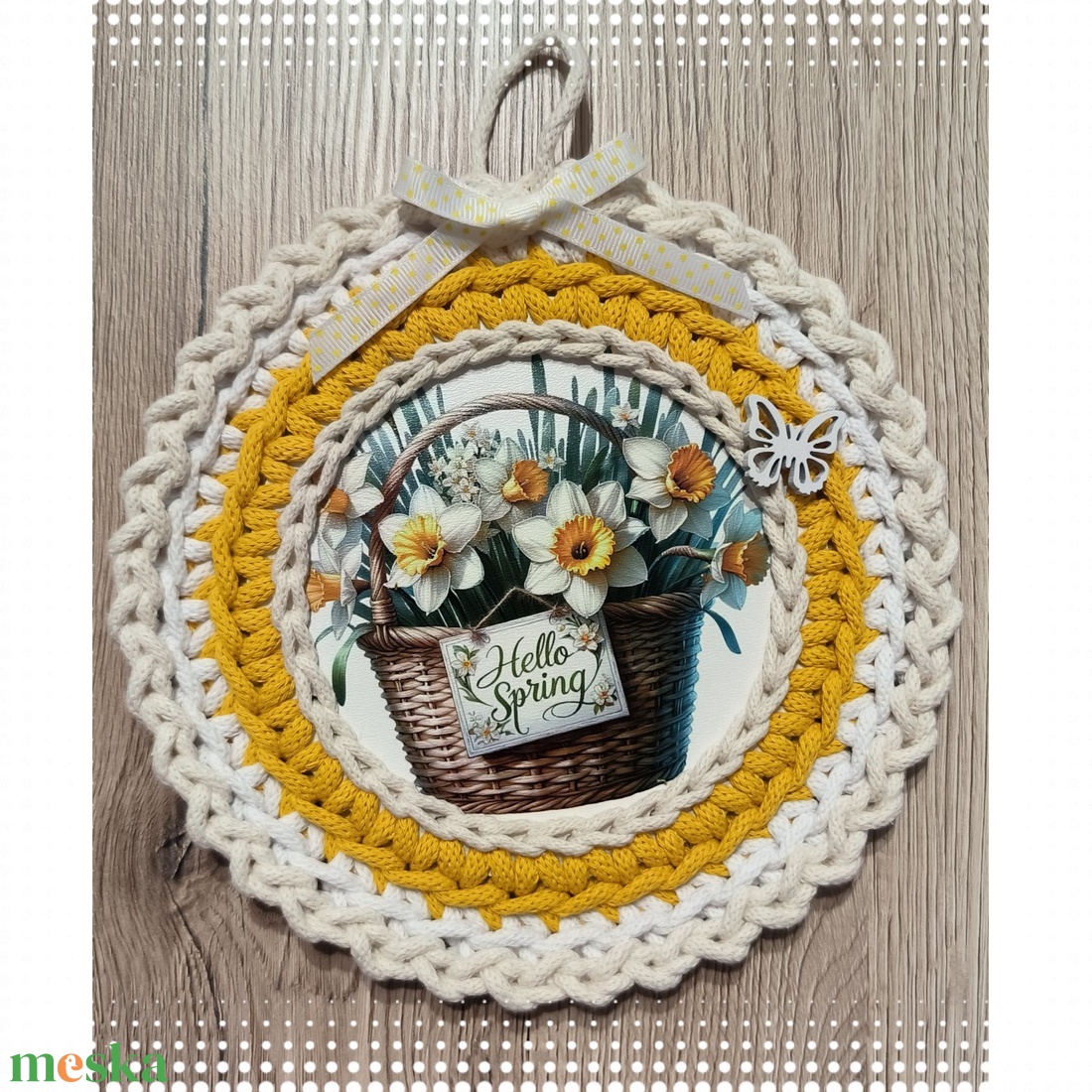 Horgolt nárciszos akasztós dísz  - otthon & életmód - dekoráció - ajtó- és ablak dekoráció - ajtódísz & kopogtató - Meska.hu