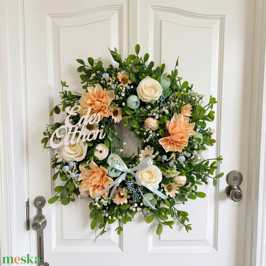 Tavaszi ajtódísz barack, kék és fehér virágokkal  - otthon & életmód - dekoráció - ajtó- és ablak dekoráció - ajtódísz & kopogtató - Meska.hu