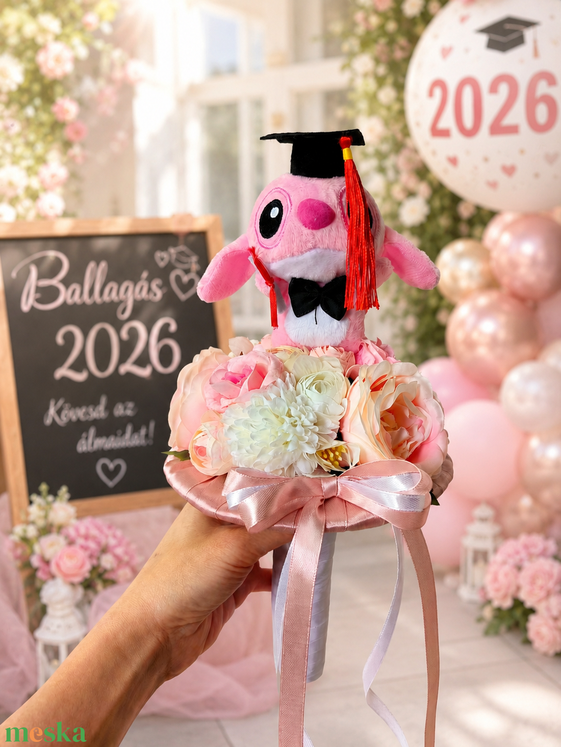 Stitch figurás ballagási csokor - otthon & életmód - virágdekoráció - virágok - virágcsokor - Meska.hu