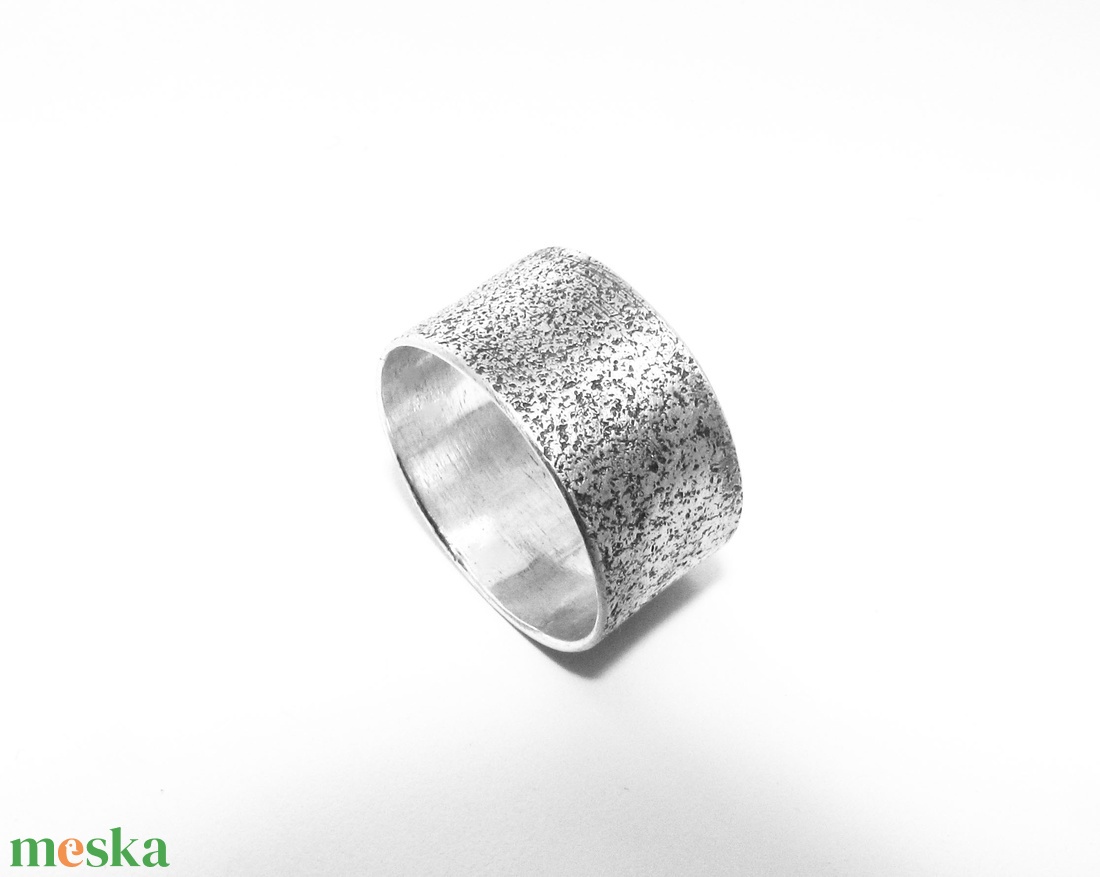Ezüst smirgli mintázatú széles ezüst gyűrű - ékszer - gyűrű - kerek gyűrű - Meska.hu