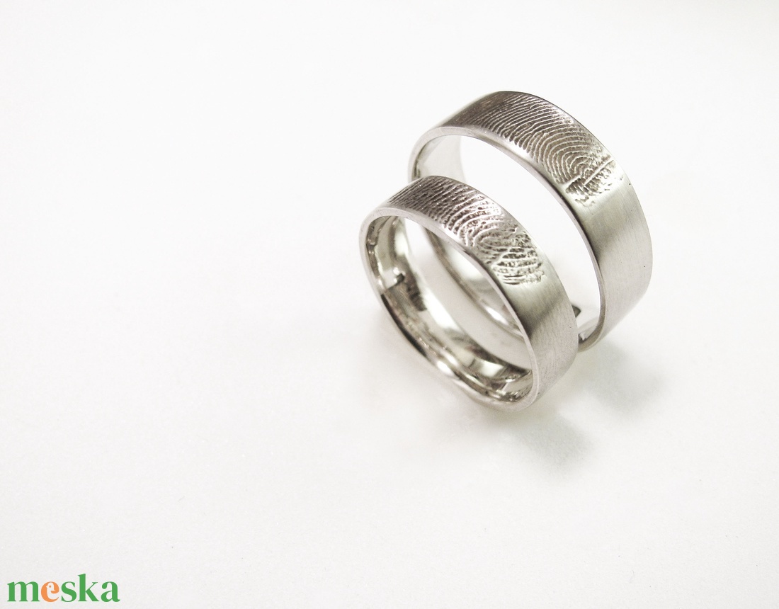 Ezüst ujjlenyomatos karikagyűrű pár - esküvő - ékszer - karikagyűrű - Meska.hu