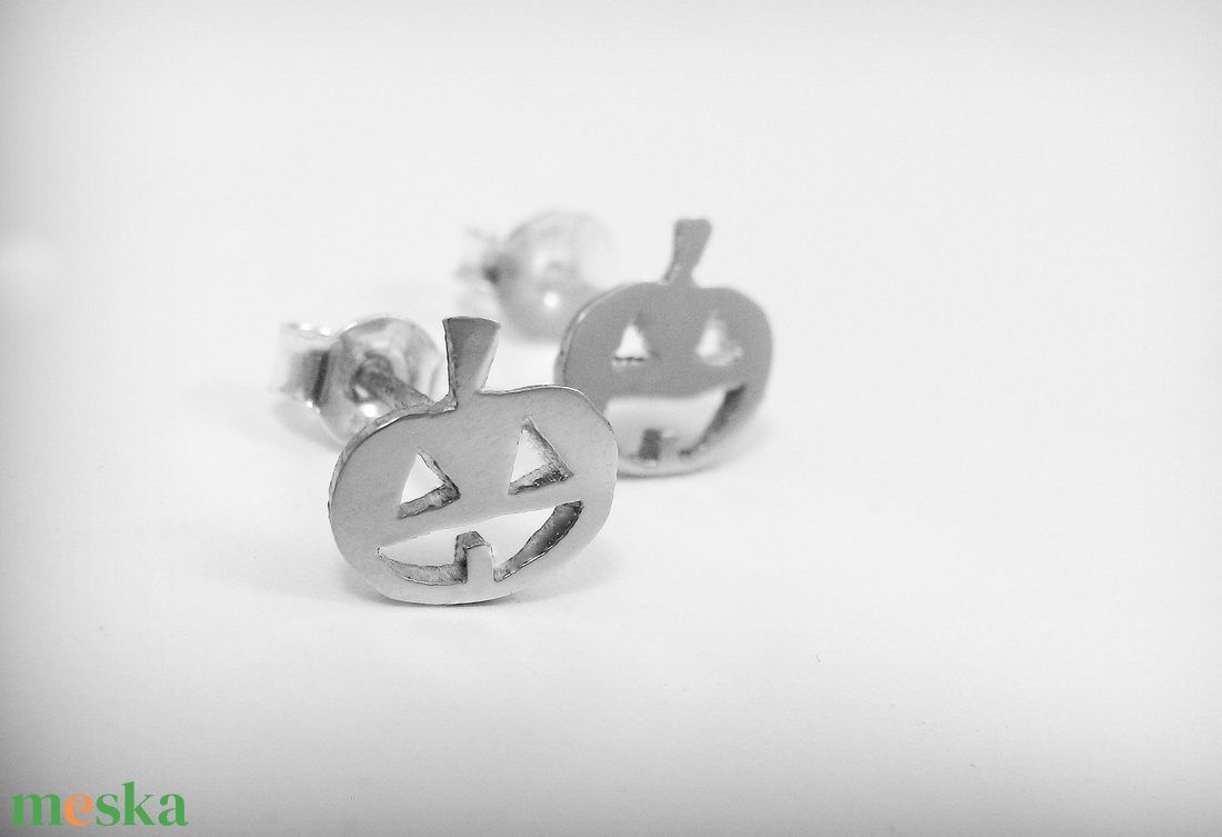 Ezüst halloween tök fülbevaló - otthon & életmód - dekoráció - halloween - halloweeni ékszerek - Meska.hu Ezüst halloween tök fülbevaló - otthon & életmód - dekoráció - halloween - halloweeni ékszerek - Meska.hu