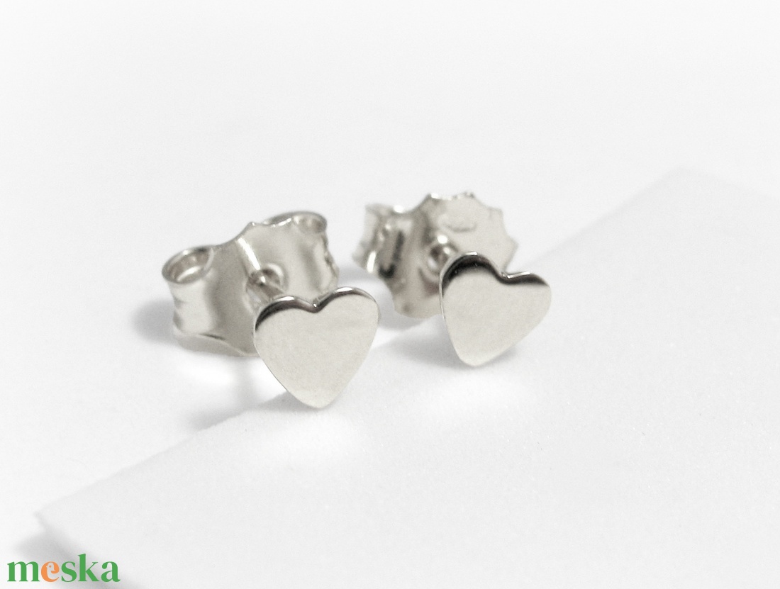 Ezüst szív alakú fülbevaló / szívecskés füli  - ékszer - fülbevaló - pötty fülbevaló - Meska.hu