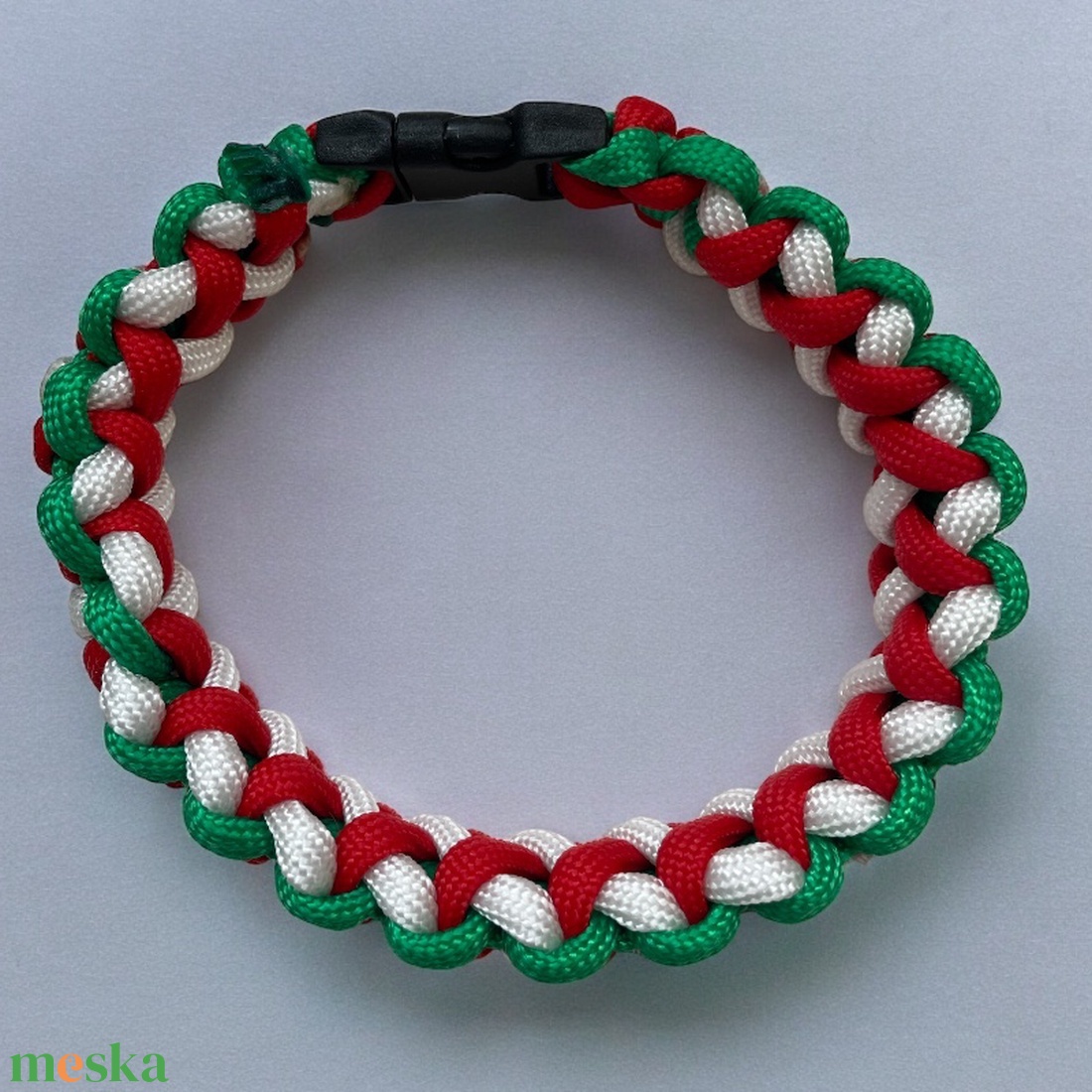 Szurkolói piros-fehér-zöld paracord karkötő - ékszer - karkötő - fonott karkötő - Meska.hu Szurkolói piros-fehér-zöld paracord karkötő - ékszer - karkötő - fonott karkötő - Meska.hu