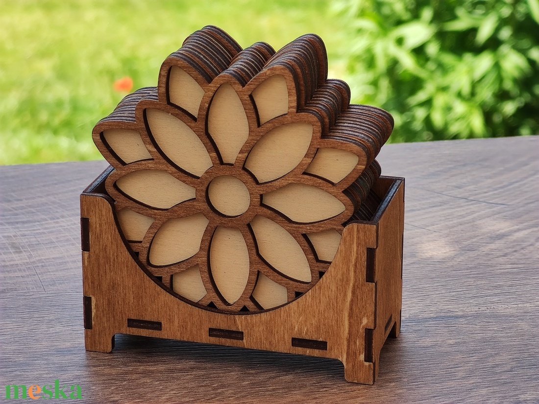Fa poháralátét szett (6db), virágmintával , tartóval - otthon & életmód - konyhafelszerelés, tálalás - tálalás - tányér- és poháralátét - Meska.hu Fa poháralátét szett (6db), virágmintával , tartóval - otthon & életmód - konyhafelszerelés, tálalás - tálalás - tányér- és poháralátét - Meska.hu