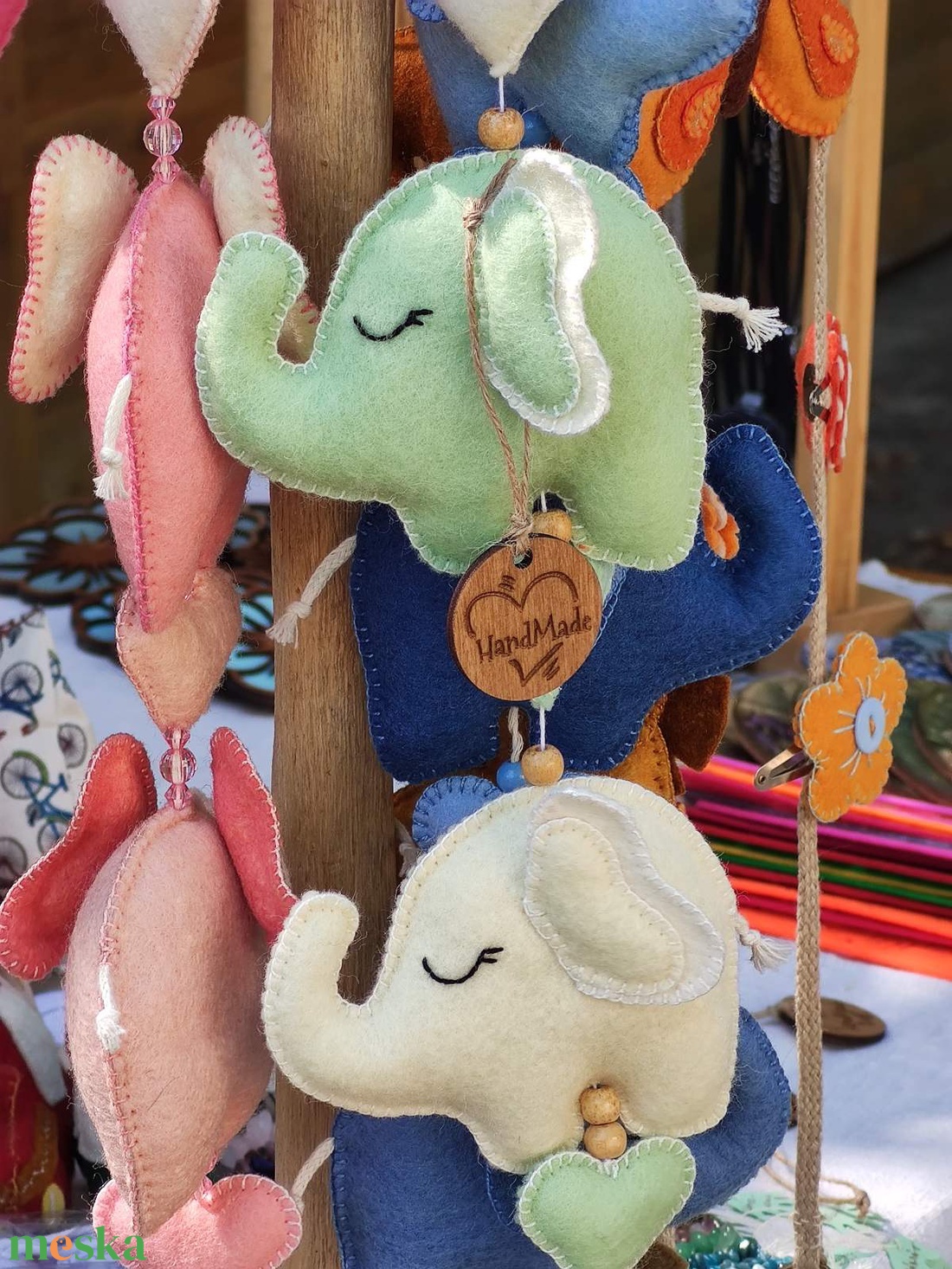 Fa HandMade biléta  szív motívummal, kötözhető zsinórral (vagy anélkül) - kellékek & szerszámok - fa - fakorong - Meska.hu