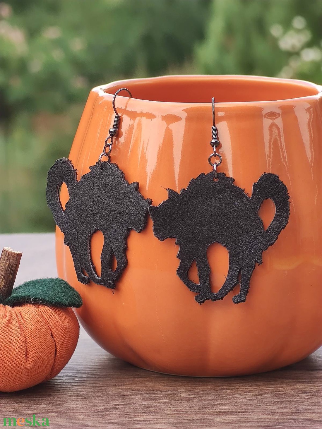 Fekete macska valódi bőr fülbevaló - Halloween - ékszer - fülbevaló - lógó fülbevaló - Meska.hu Fekete macska valódi bőr fülbevaló - Halloween - ékszer - fülbevaló - lógó fülbevaló - Meska.hu