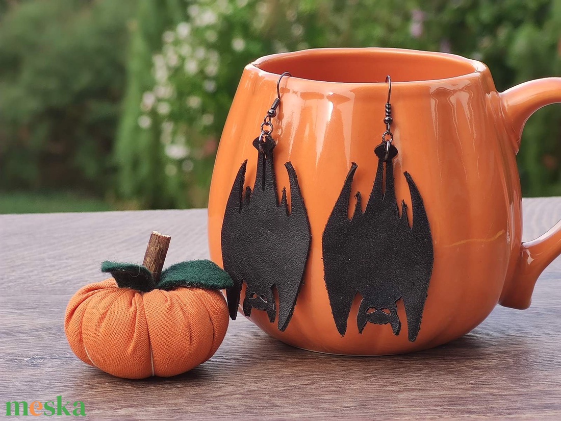 Drakula Segédje valódi bőr fülbevaló - Halloween - ékszer - fülbevaló - lógó fülbevaló - Meska.hu Drakula Segédje valódi bőr fülbevaló - Halloween - ékszer - fülbevaló - lógó fülbevaló - Meska.hu