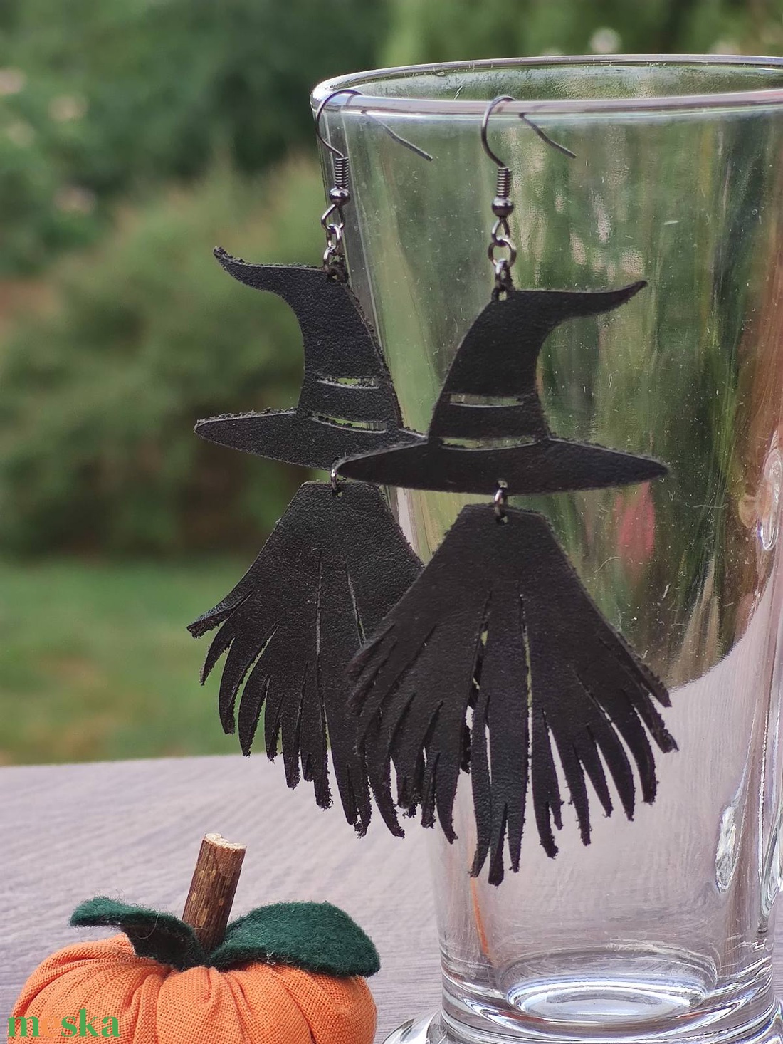 Boszorkány valódi bőr fülbevaló - Halloween - ékszer - fülbevaló - lógó fülbevaló - Meska.hu Boszorkány valódi bőr fülbevaló - Halloween - ékszer - fülbevaló - lógó fülbevaló - Meska.hu