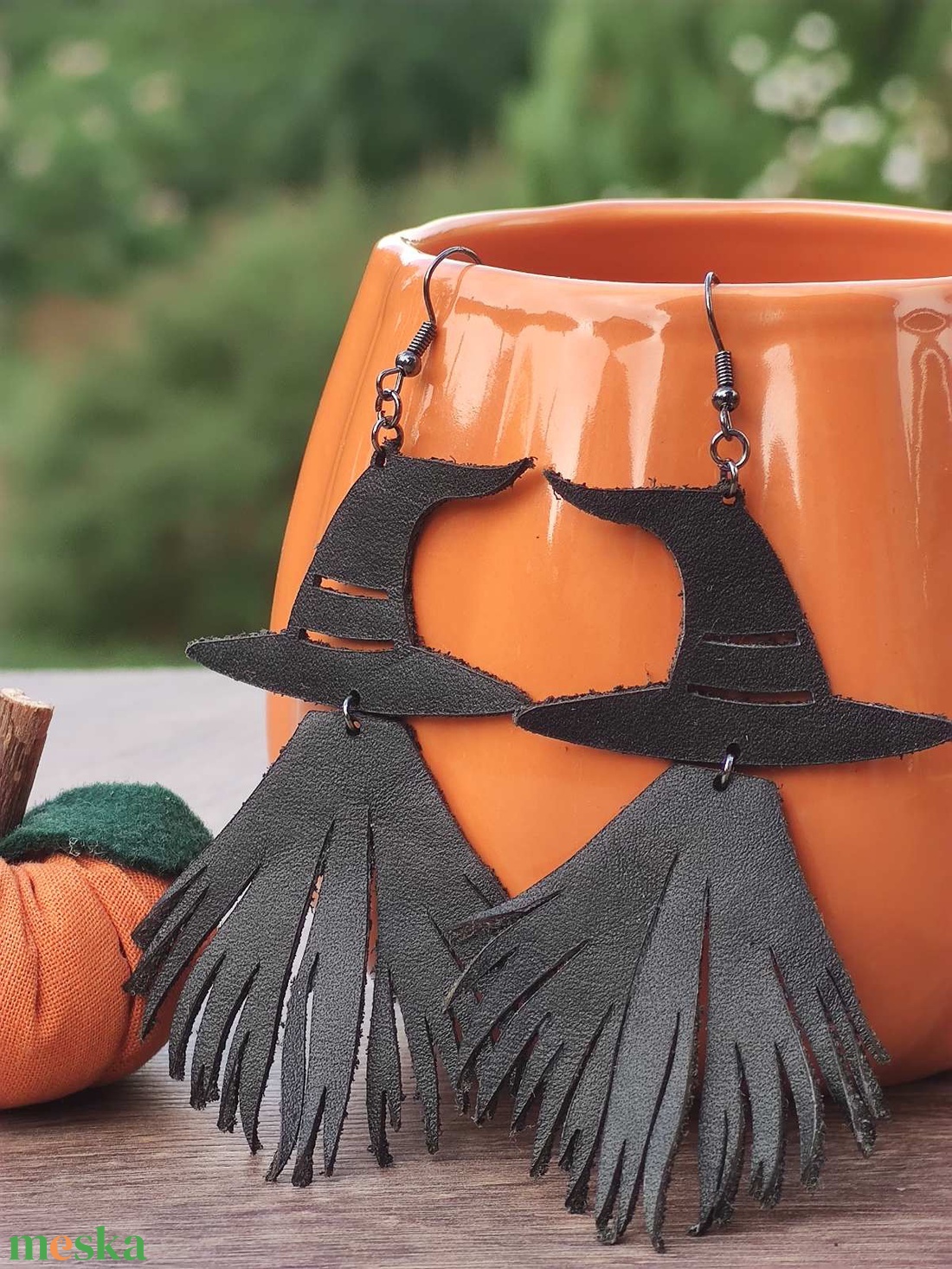 Boszorkány valódi bőr fülbevaló - Halloween - ékszer - fülbevaló - lógó fülbevaló - Meska.hu Boszorkány valódi bőr fülbevaló - Halloween - ékszer - fülbevaló - lógó fülbevaló - Meska.hu