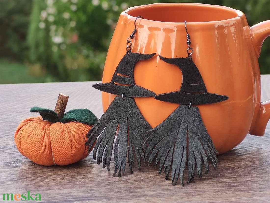 Boszorkány valódi bőr fülbevaló - Halloween - ékszer - fülbevaló - lógó fülbevaló - Meska.hu Boszorkány valódi bőr fülbevaló - Halloween - ékszer - fülbevaló - lógó fülbevaló - Meska.hu