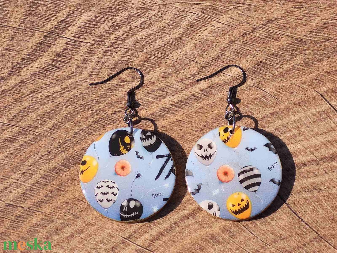 Halloween mintás fülbevaló Trick or Treat fülbevaló - ékszer - fülbevaló - lógós kerek fülbevaló - Meska.hu Halloween mintás fülbevaló Trick or Treat fülbevaló - ékszer - fülbevaló - lógós kerek fülbevaló - Meska.hu