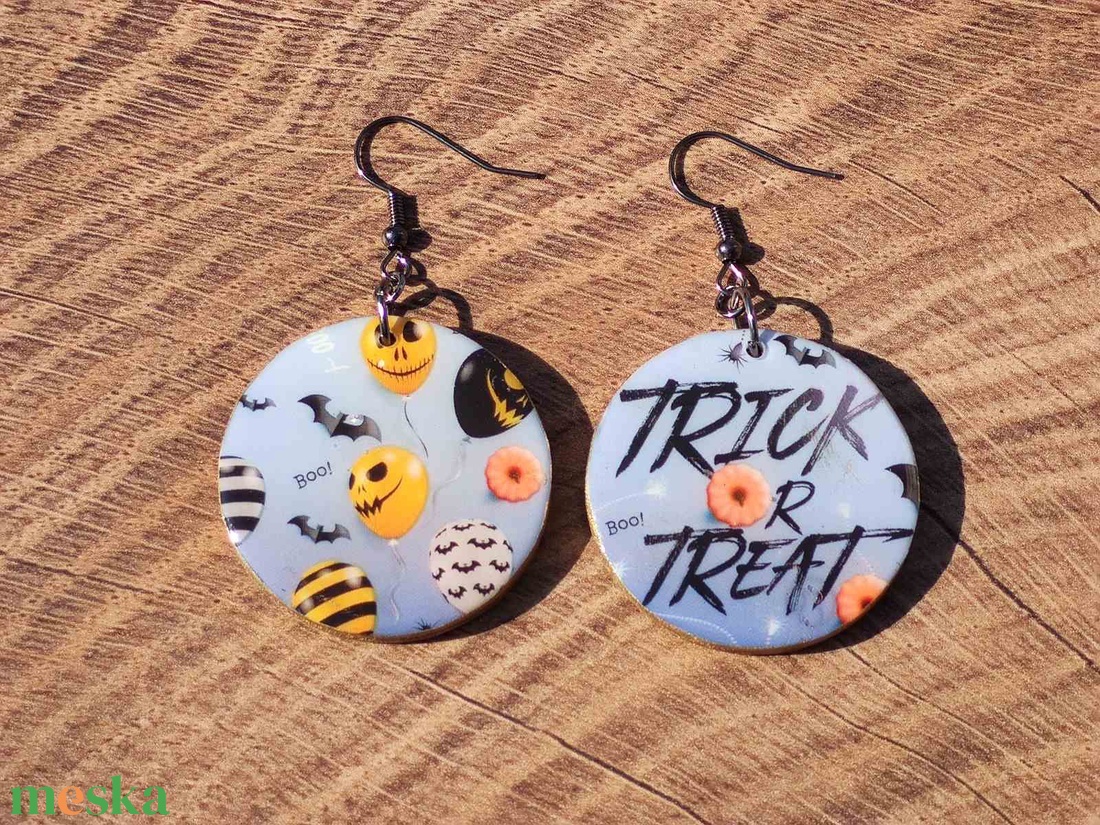 Halloween mintás fülbevaló Trick or Treat fülbevaló - ékszer - fülbevaló - lógós kerek fülbevaló - Meska.hu Halloween mintás fülbevaló Trick or Treat fülbevaló - ékszer - fülbevaló - lógós kerek fülbevaló - Meska.hu