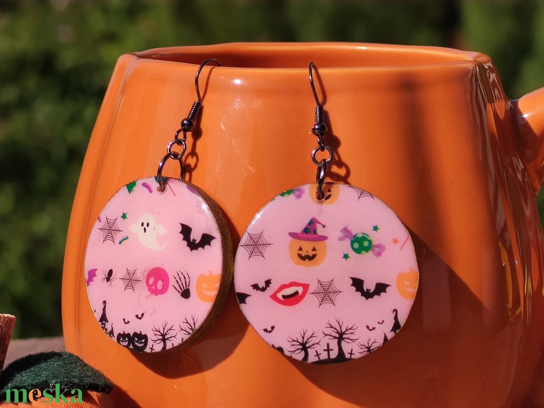 Halloween mintás fülbevaló  Pink fülbevaló - ékszer - fülbevaló - lógós kerek fülbevaló - Meska.hu