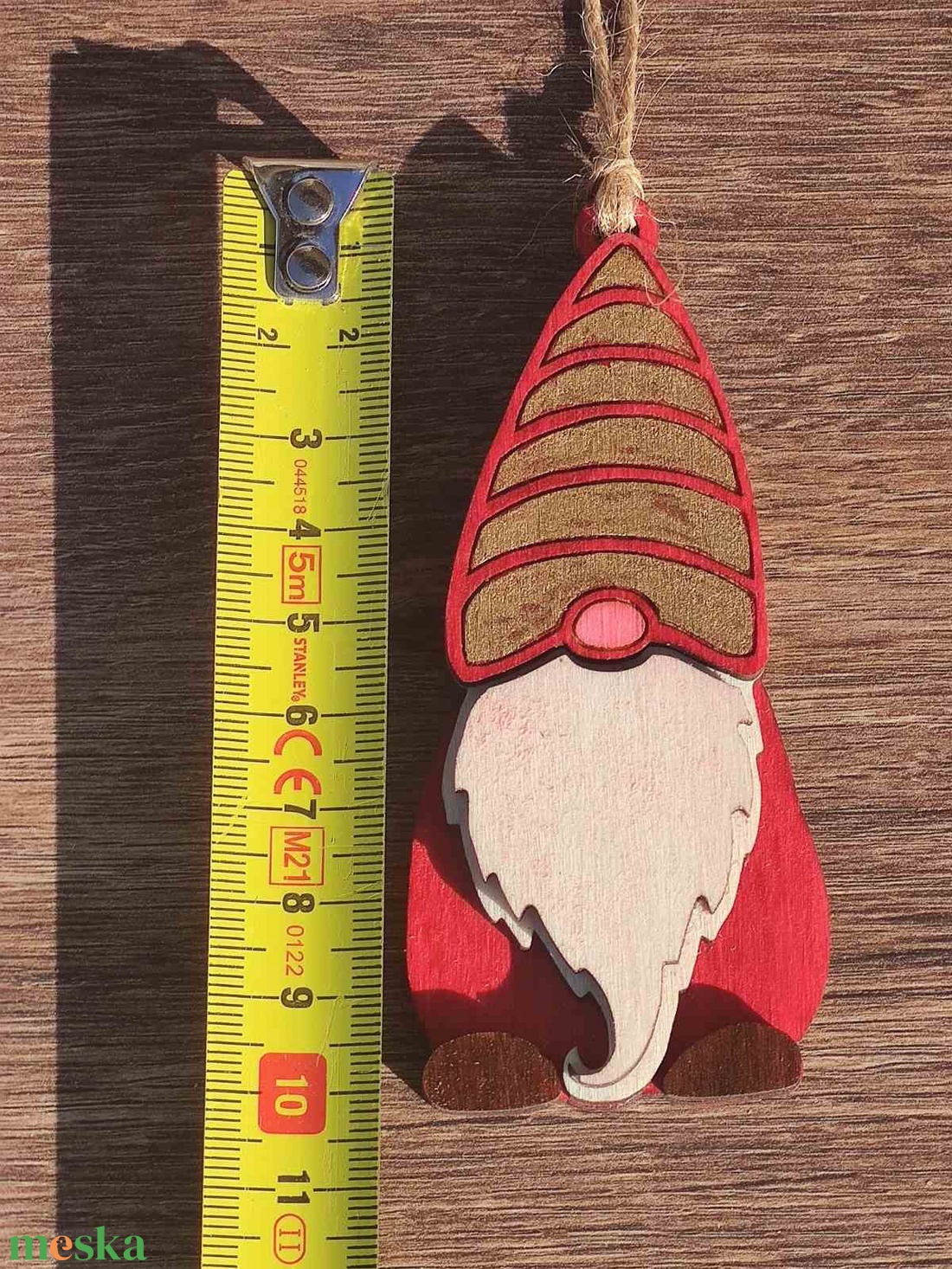 Manó karácsonyfadísz,  vagy Mikulásra - Vidám karácsonyi dísz fából - karácsony - karácsonyi lakásdekoráció - karácsonyi manók, figurák - Meska.hu