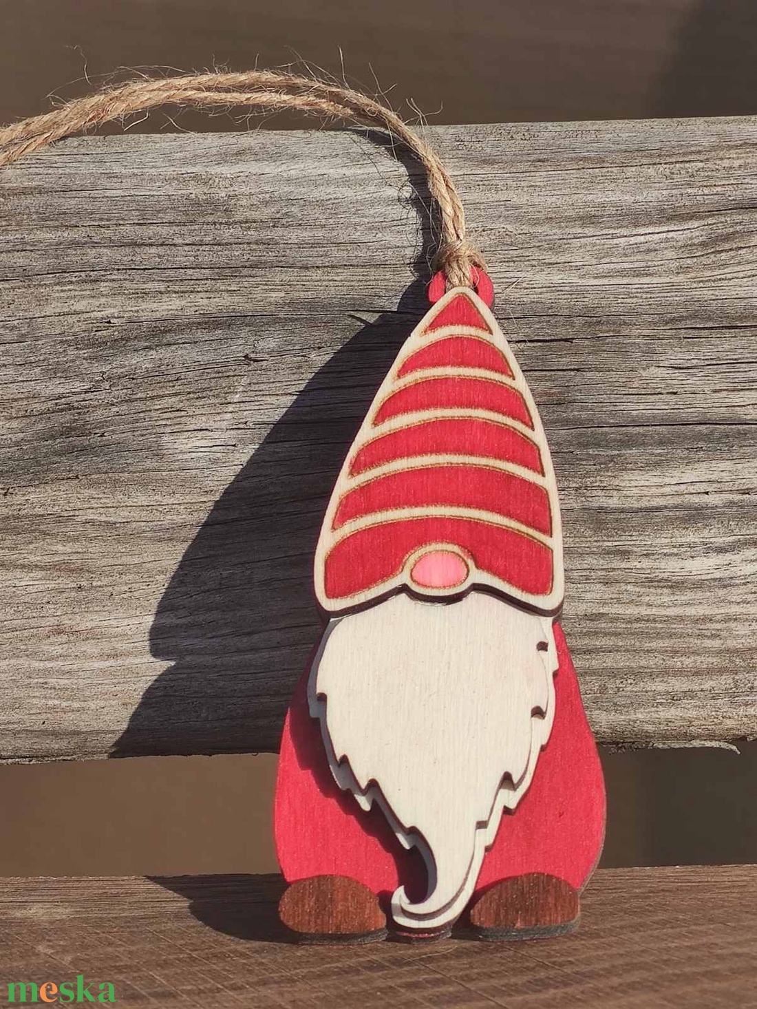 Manó karácsonyfadísz,  vagy Mikulásra - Vidám karácsonyi dísz fából - karácsony - karácsonyi lakásdekoráció - karácsonyi manók, figurák - Meska.hu