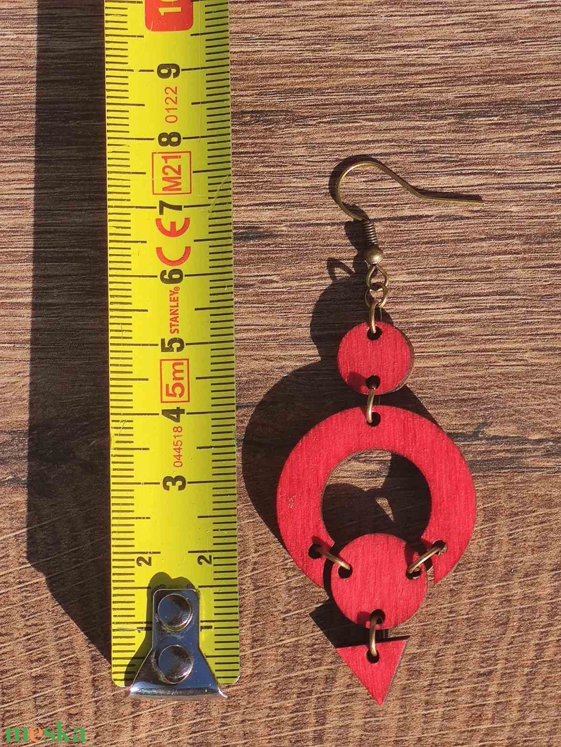 Körvarázs  Kárminpiros, Lézervágott Fa Fülbevaló - ékszer - fülbevaló - lógó fülbevaló - Meska.hu